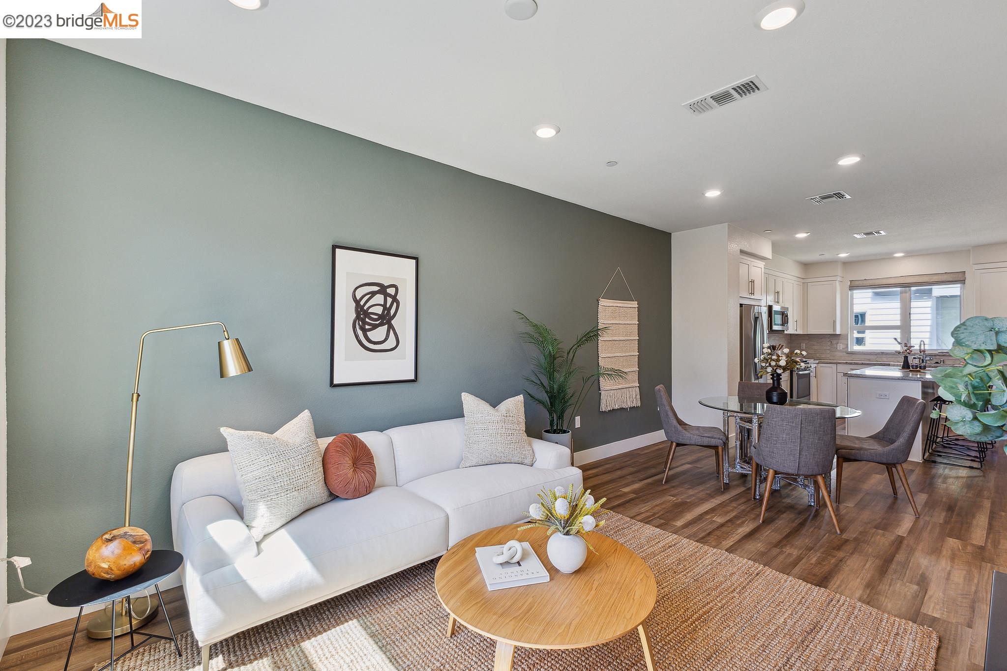 Detail Gallery Image 1 of 1 For 975 41st Street #134,  Oakland,  CA 94608 - 4 Beds | 3/1 Baths