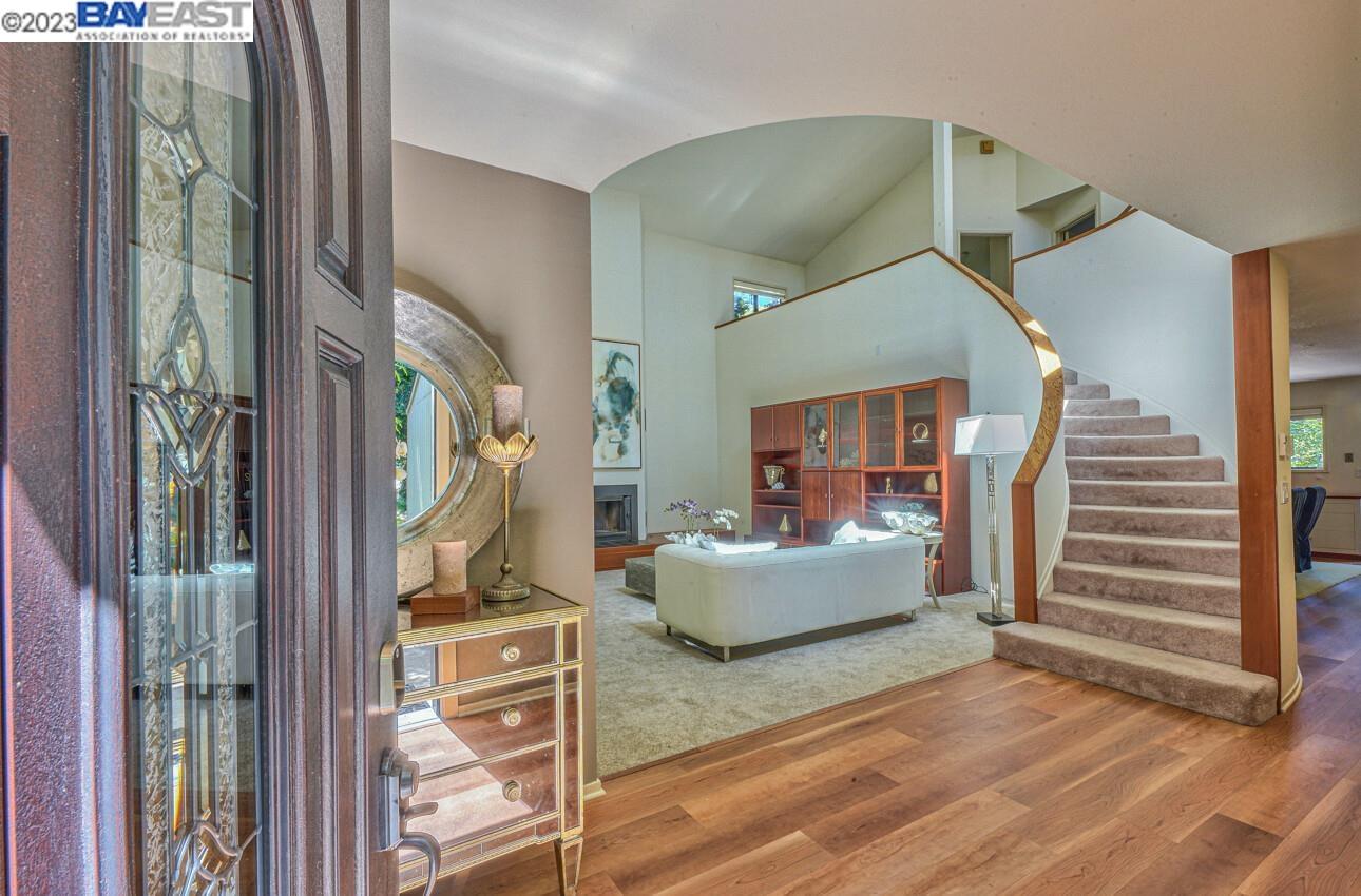 Detail Gallery Image 10 of 60 For 6 Wyndemere Vale, Monterey,  CA 93940 - 4 Beds | 3/1 Baths