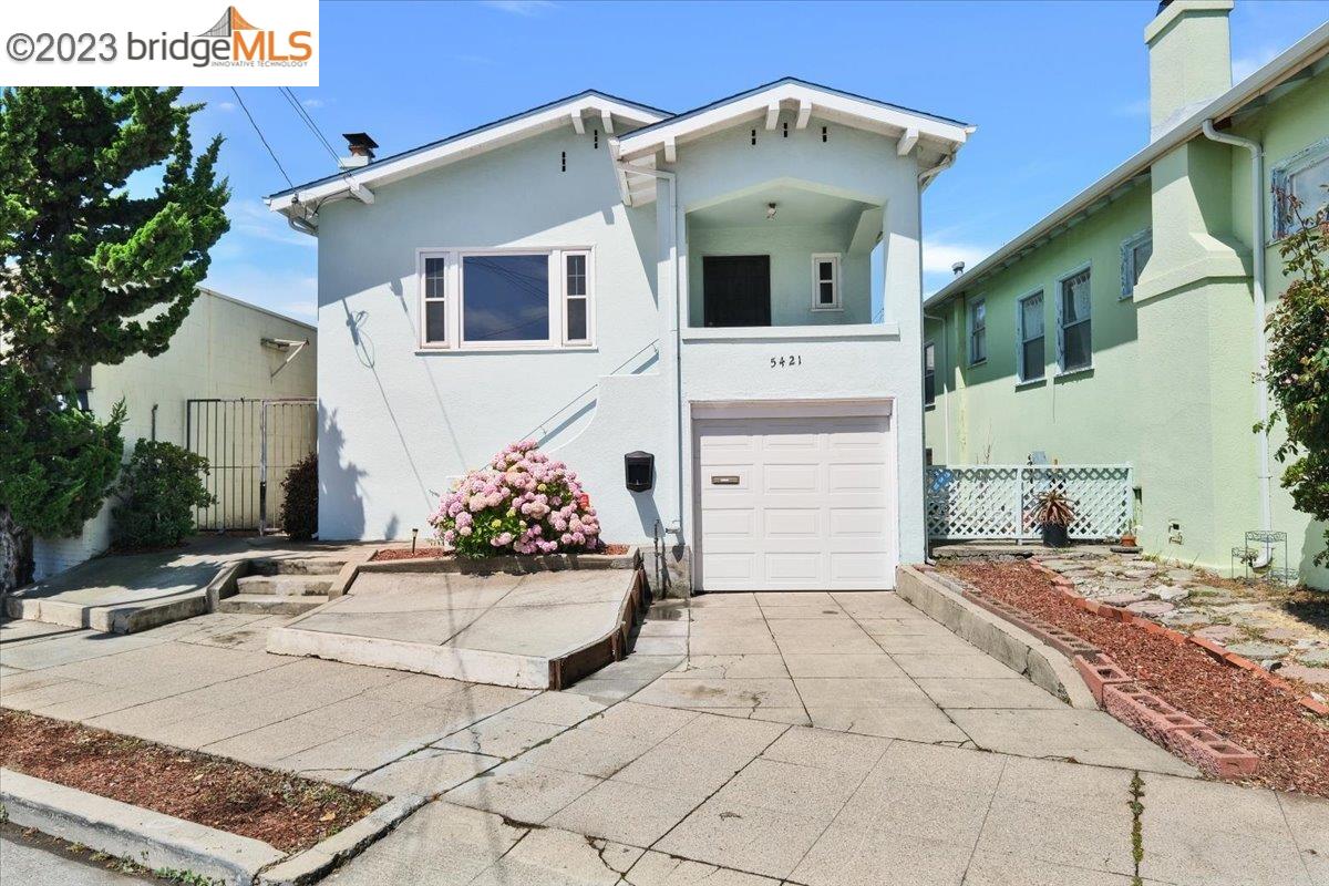 Detail Gallery Image 1 of 1 For 5421 Adeline St, Oakland,  CA 94608 - 3 Beds | 1/1 Baths