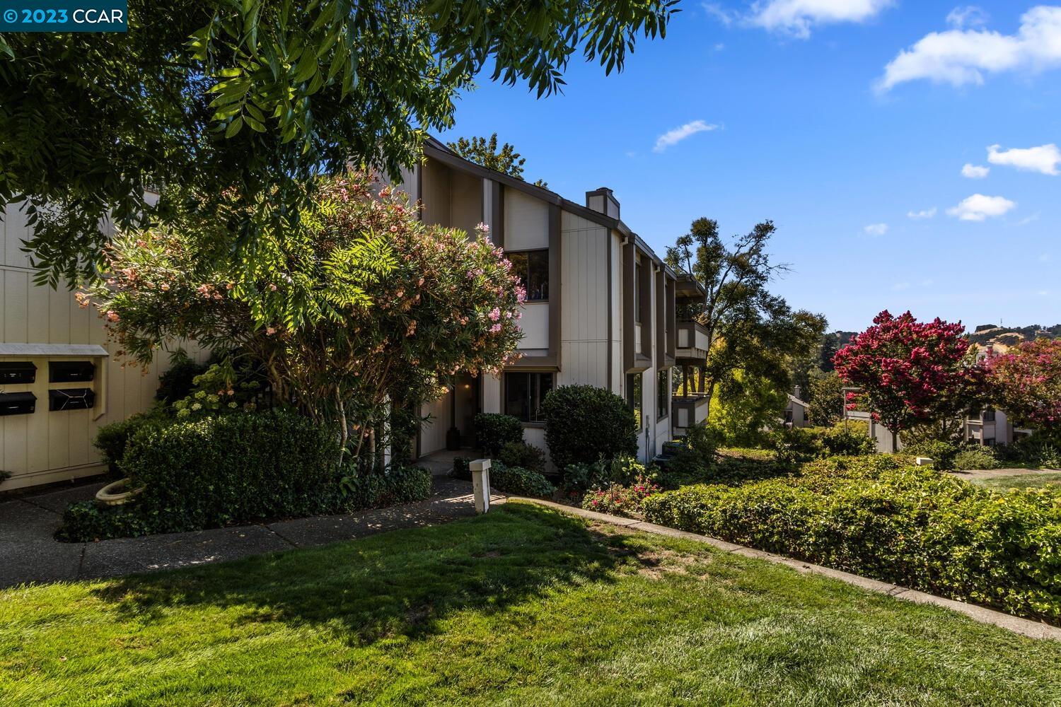 MLS: 41039148 Condo For Sale