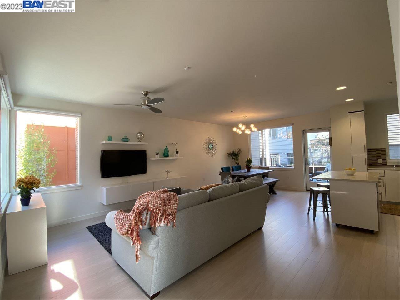 Detail Gallery Image 6 of 39 For 151 Avocet Way, San Francisco,  CA 94124 - 3 Beds | 2/1 Baths