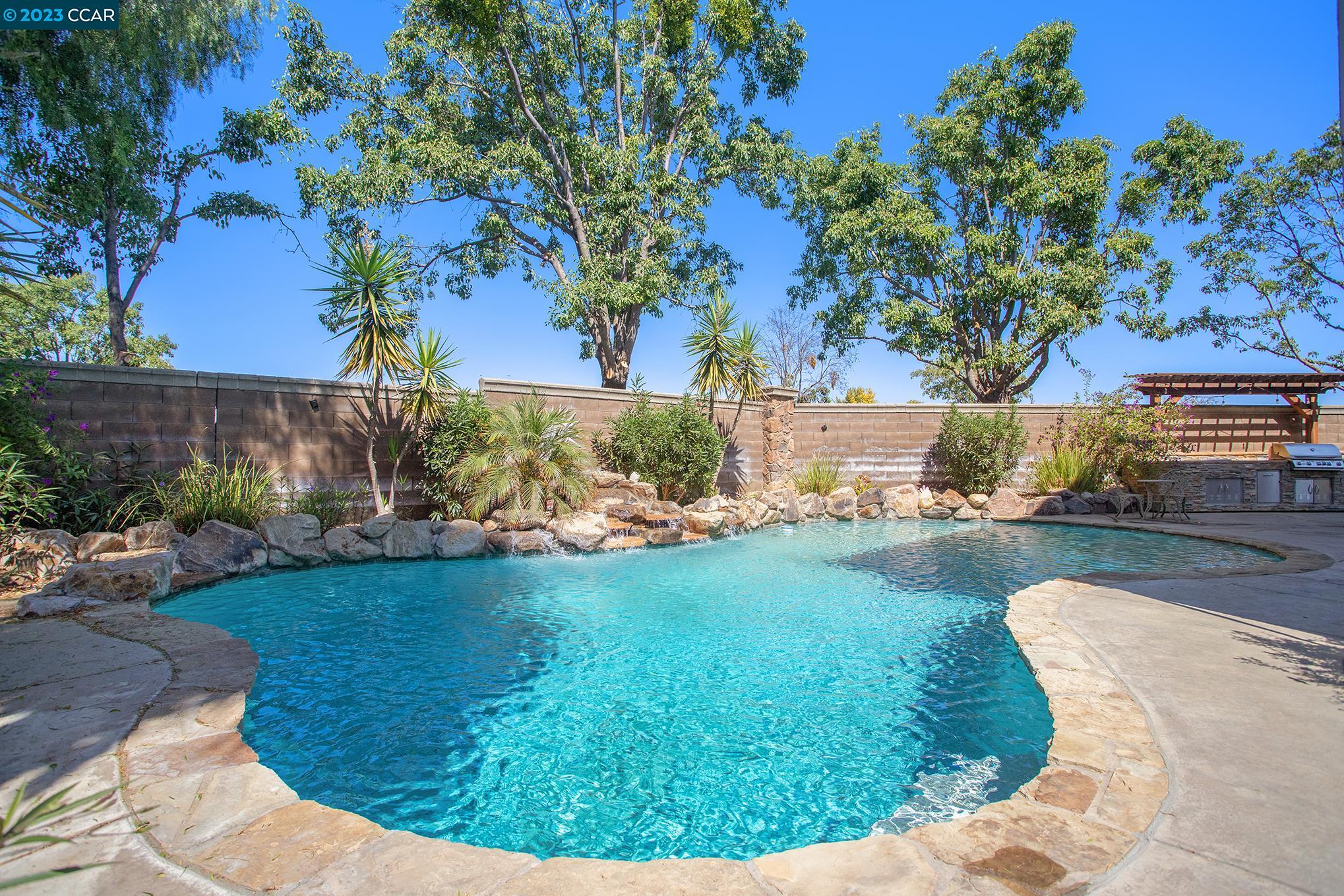 Detail Gallery Image 1 of 1 For 130 Echo Pl, Discovery Bay,  CA 94505 - 4 Beds | 3 Baths