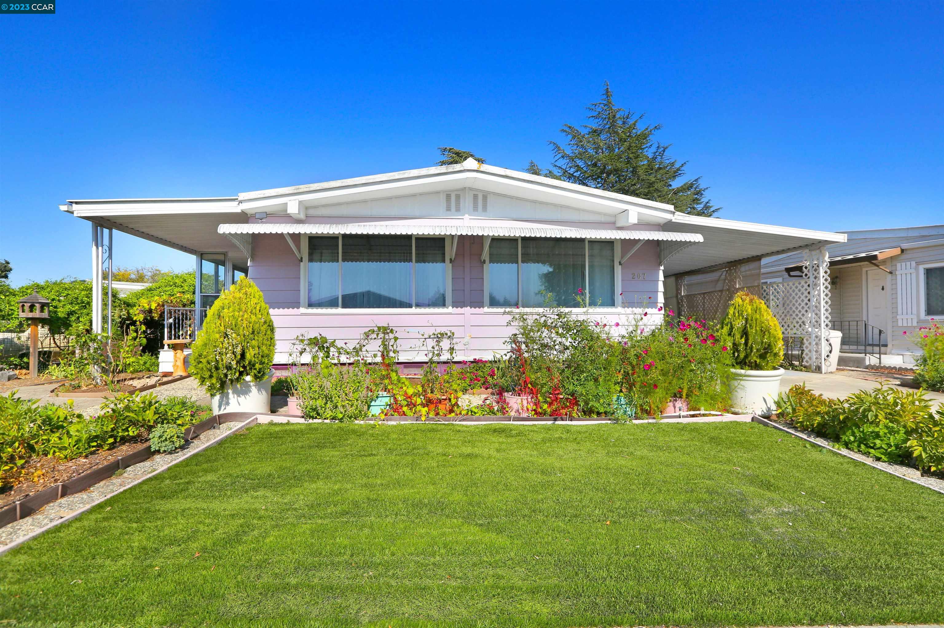 Detail Gallery Image 1 of 1 For 207 Regency Ct, Santa Rosa,  CA 95401 - 2 Beds | 2 Baths