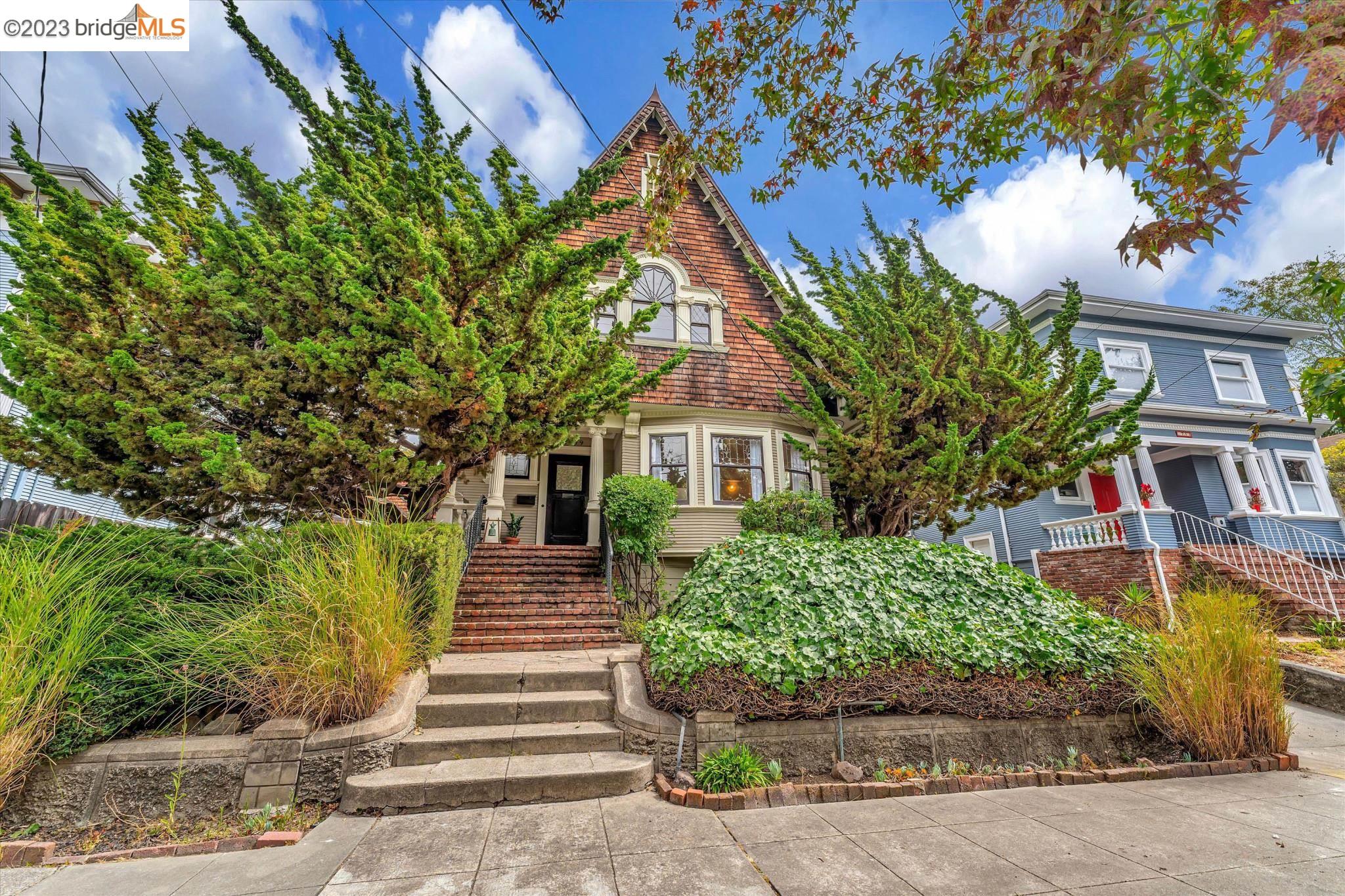 Sold 2709 Dana St, Berkeley, CA 94705 3 Beds / 2 Full Baths 780/sq ft