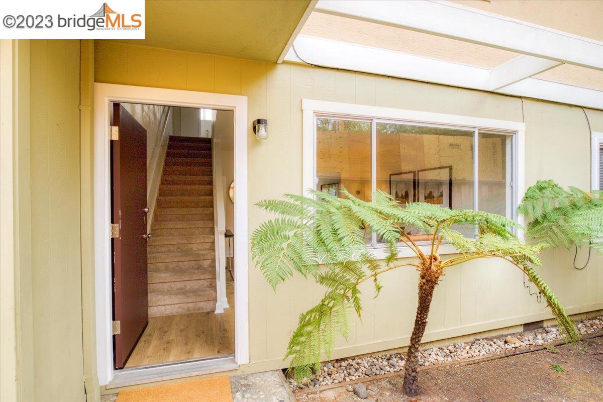 Detail Gallery Image 1 of 1 For 3038 Halcyon Ct a,  Berkeley,  CA 94705 - 2 Beds | 1/1 Baths