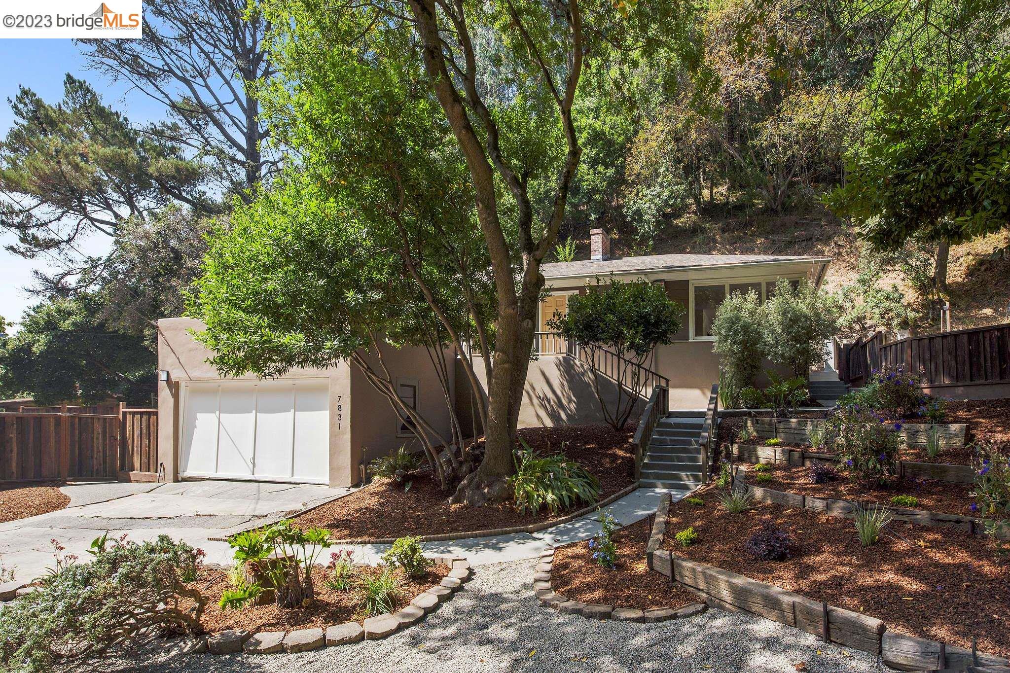 Detail Gallery Image 1 of 1 For 7831 Claremont Ave, Oakland,  CA 94705 - 4 Beds | 2/1 Baths