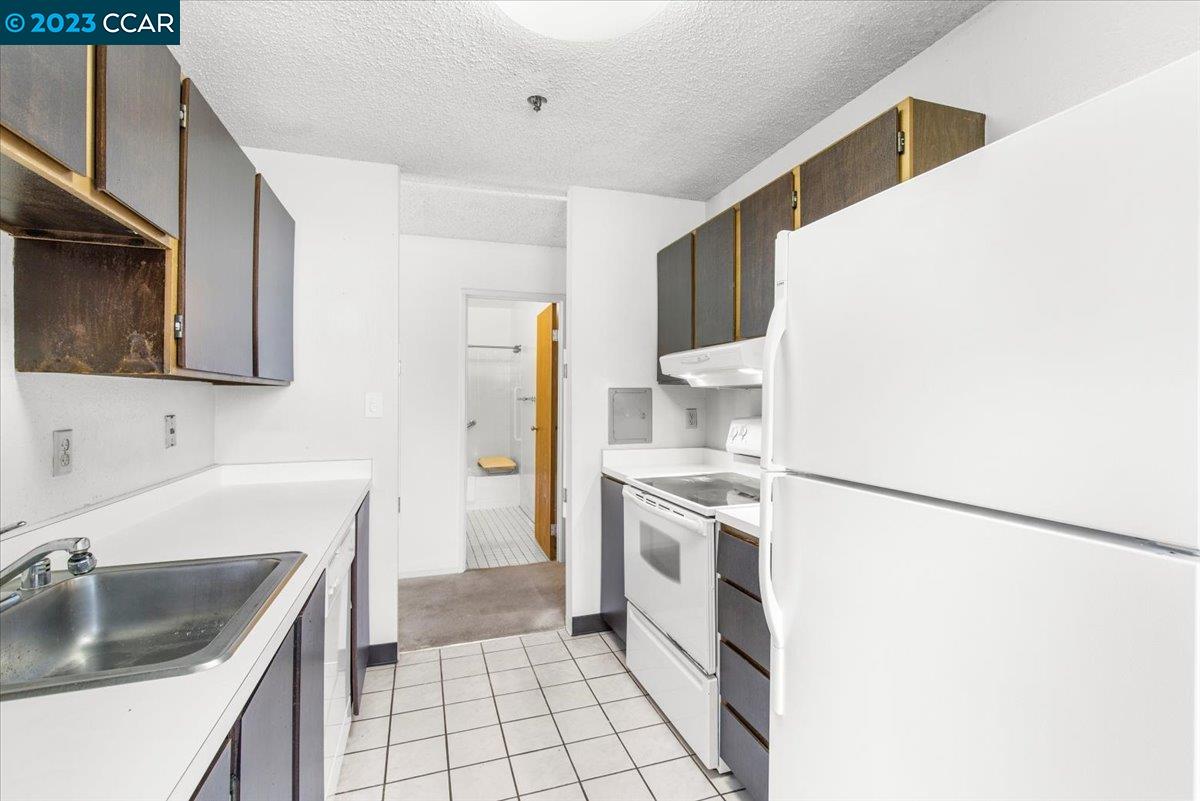 Detail Gallery Image 15 of 60 For 555 Pierce #1410,  Albany,  CA 94706-1004 - 2 Beds | 2 Baths