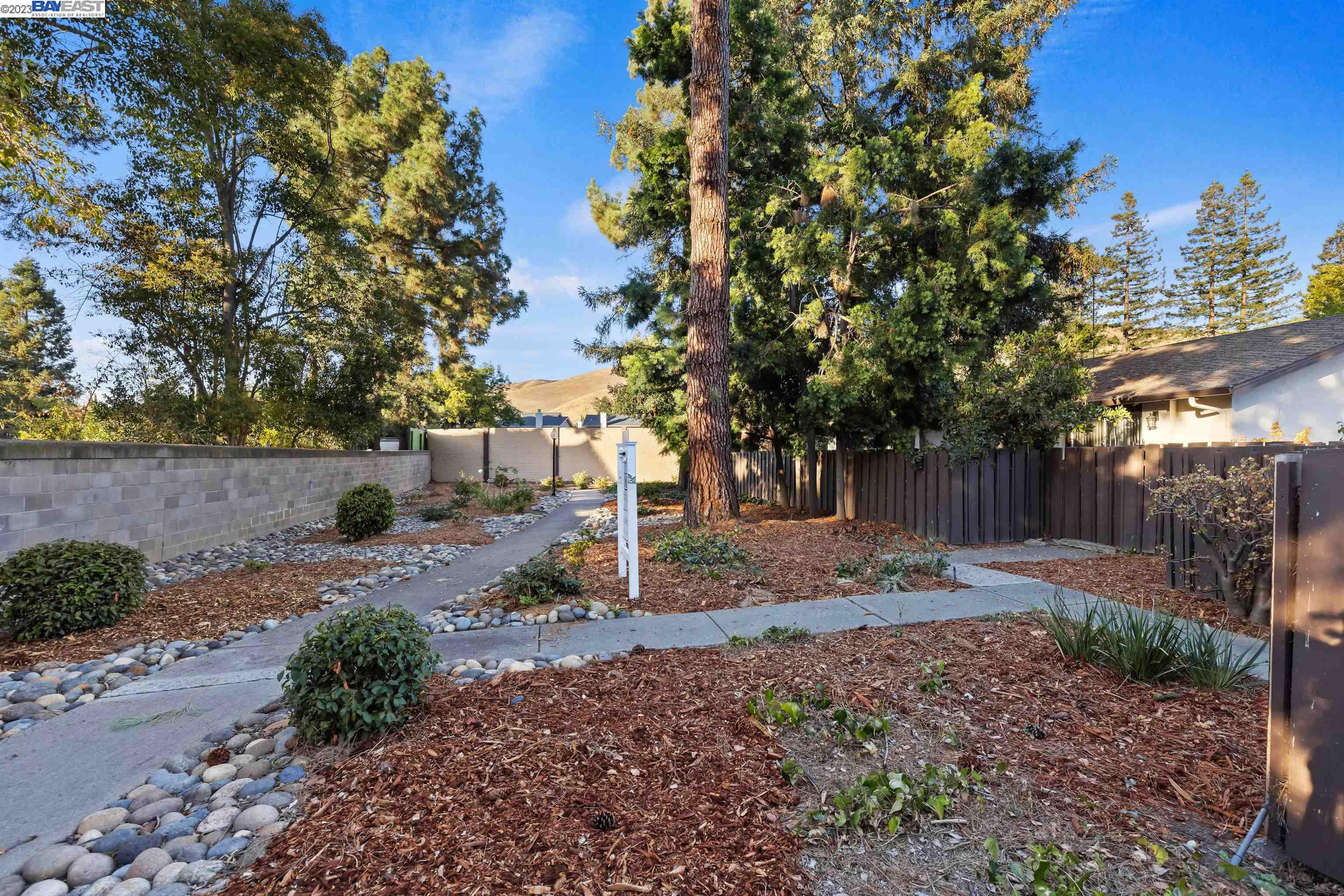 Photo #2: 41040152 Listing 