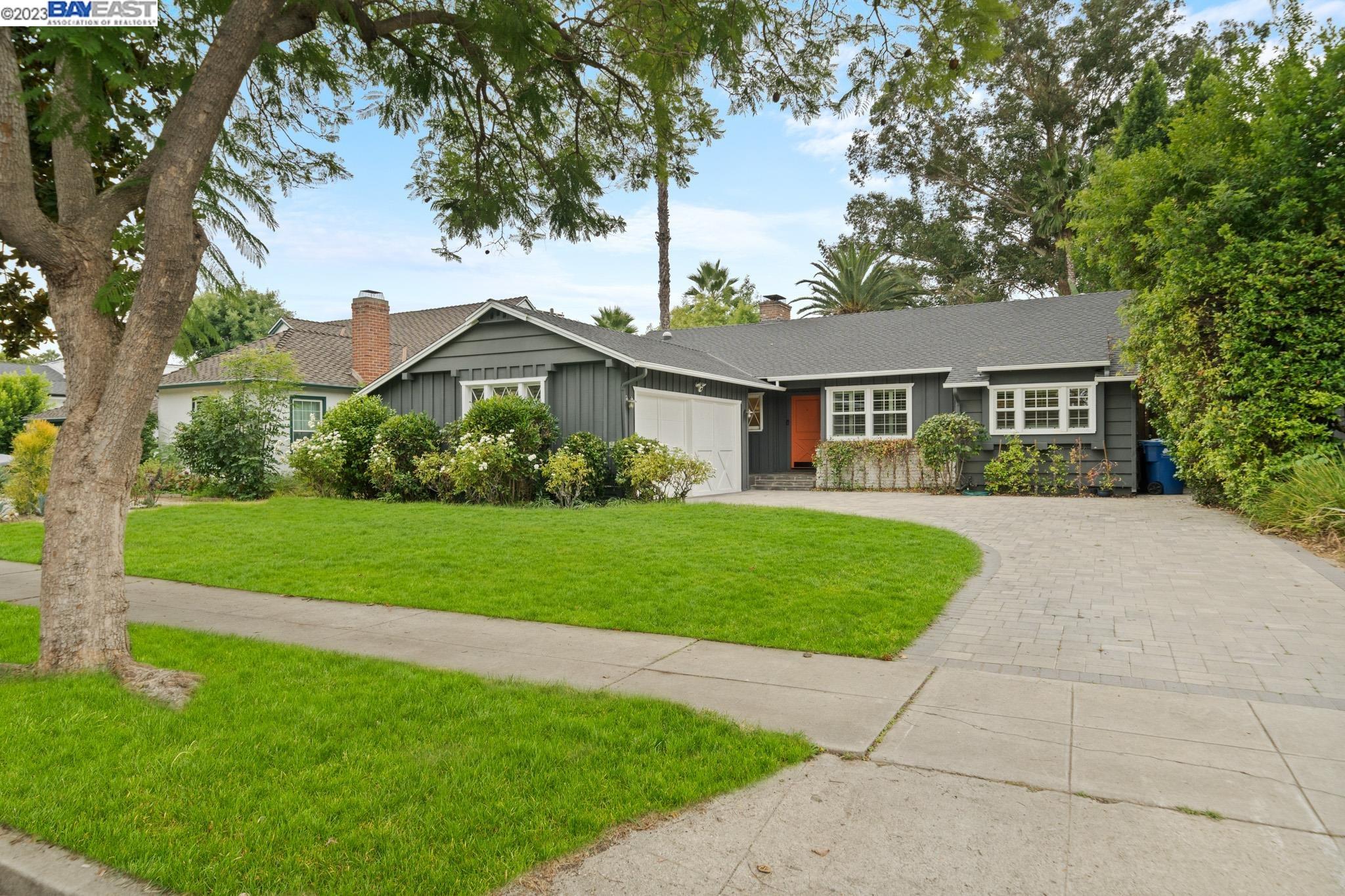 Detail Gallery Image 1 of 1 For 13630 Valleyheart Dr N, –,  CA 91423 - 4 Beds | 3 Baths