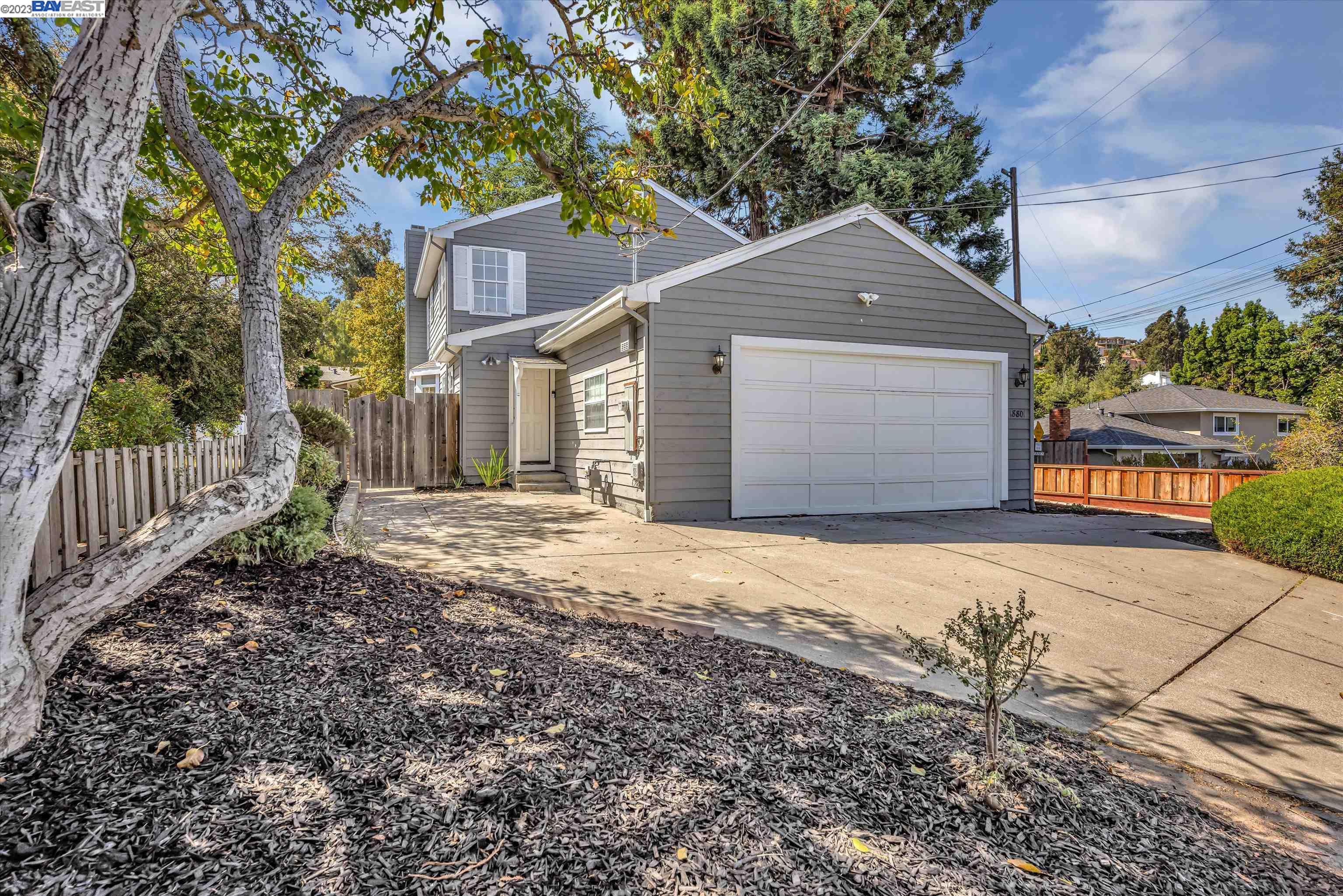 Detail Gallery Image 1 of 1 For 18801 Carlton Ave, Castro Valley,  CA 94546 - 3 Beds | 2/1 Baths