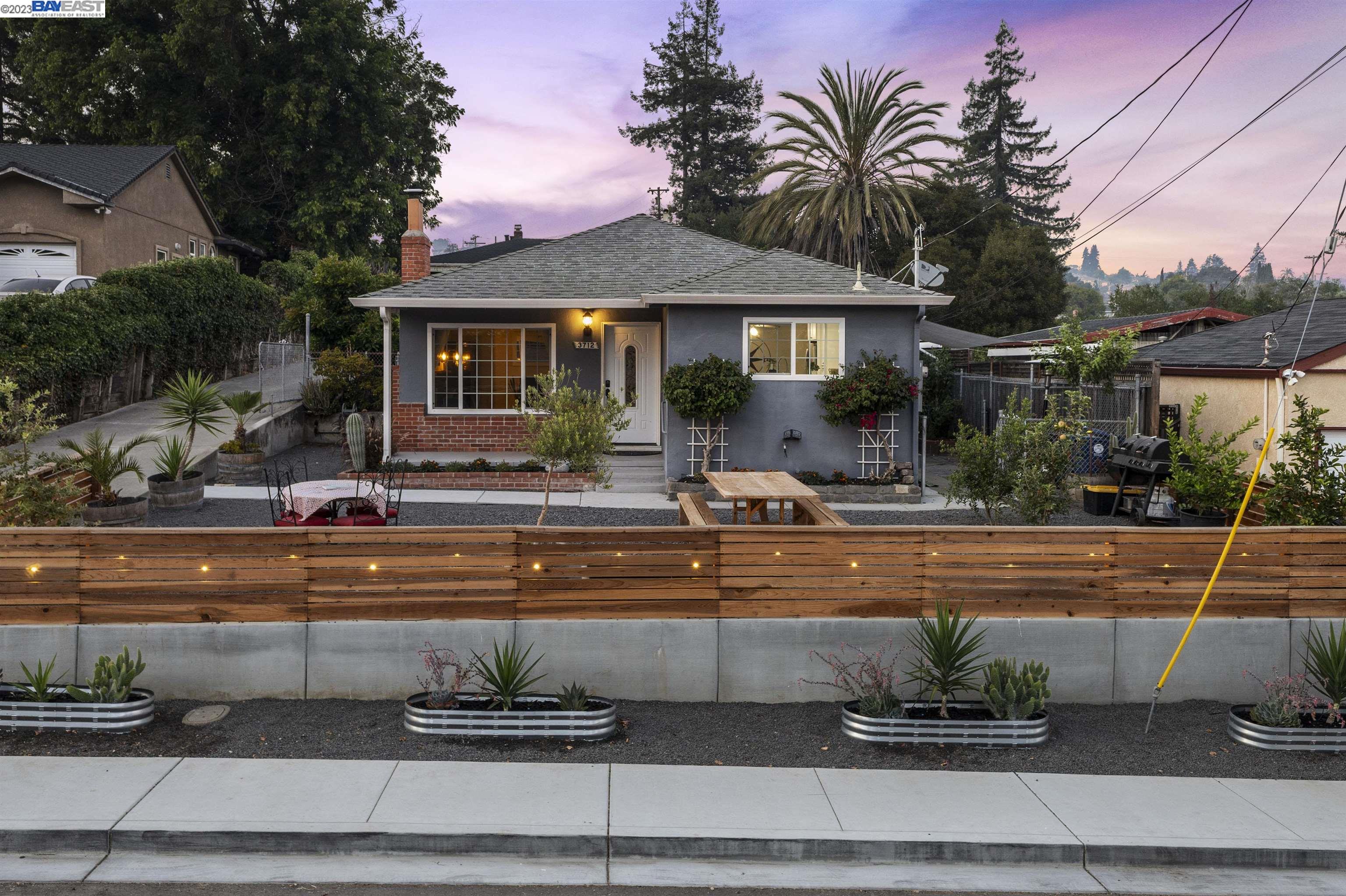 Detail Gallery Image 1 of 1 For 3712 Christensen Ln, Castro Valley,  CA 94546 - 3 Beds | 2 Baths