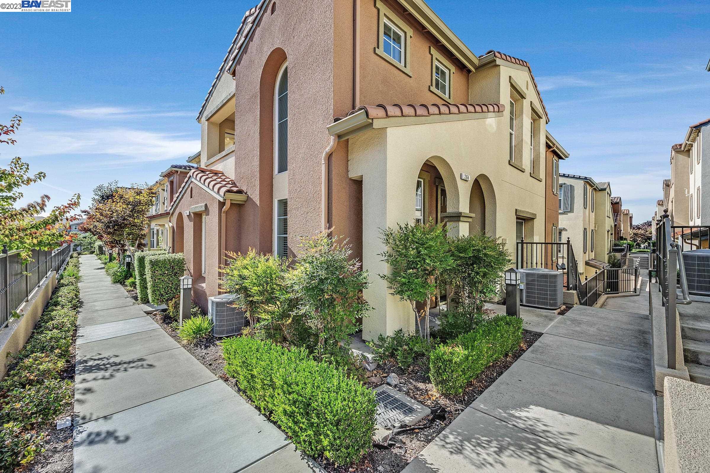 Photo #2: 41040527 Listing 