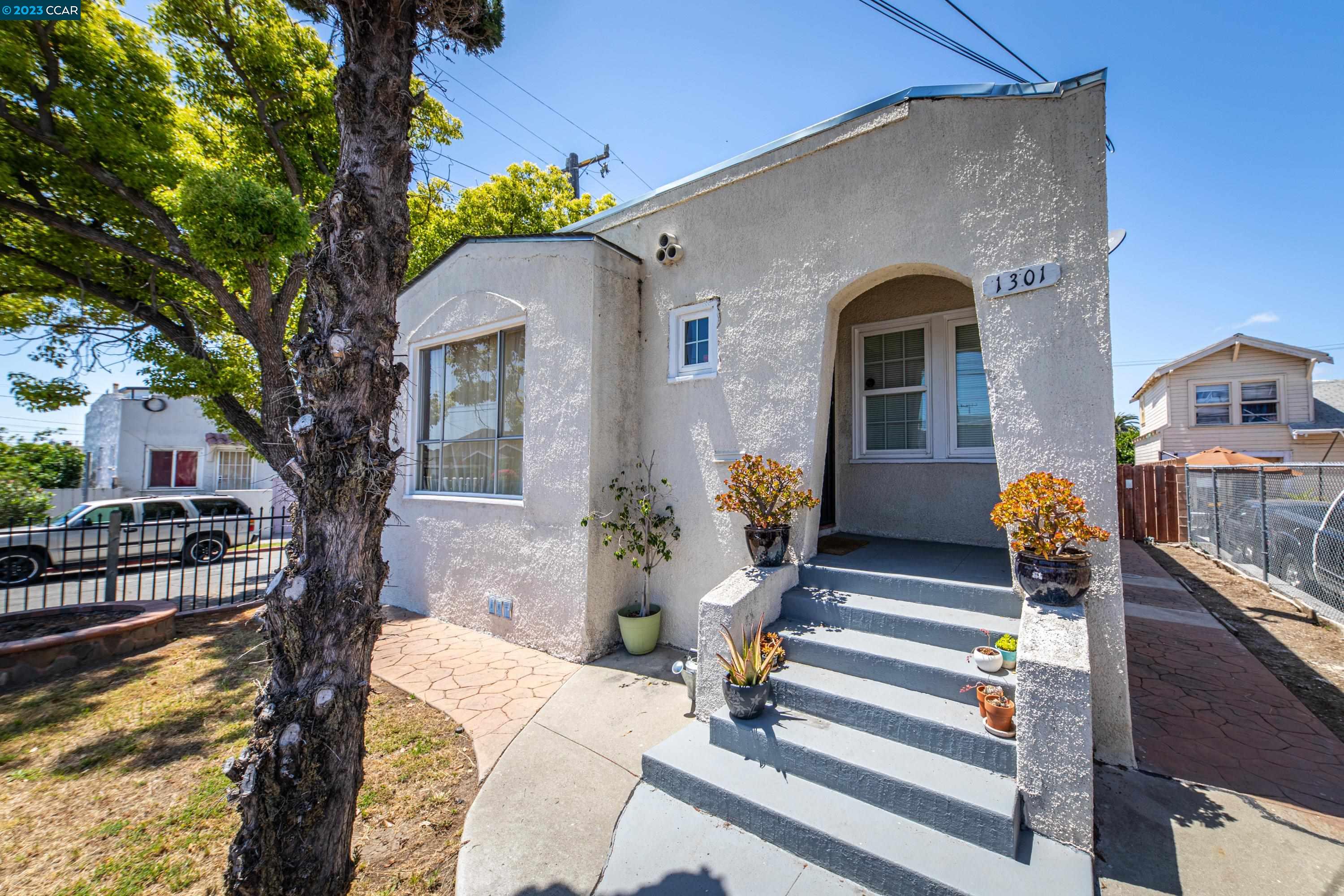 Detail Gallery Image 1 of 1 For 1301 60th Ave, Oakland,  CA 94621 - 2 Beds | 1 Baths