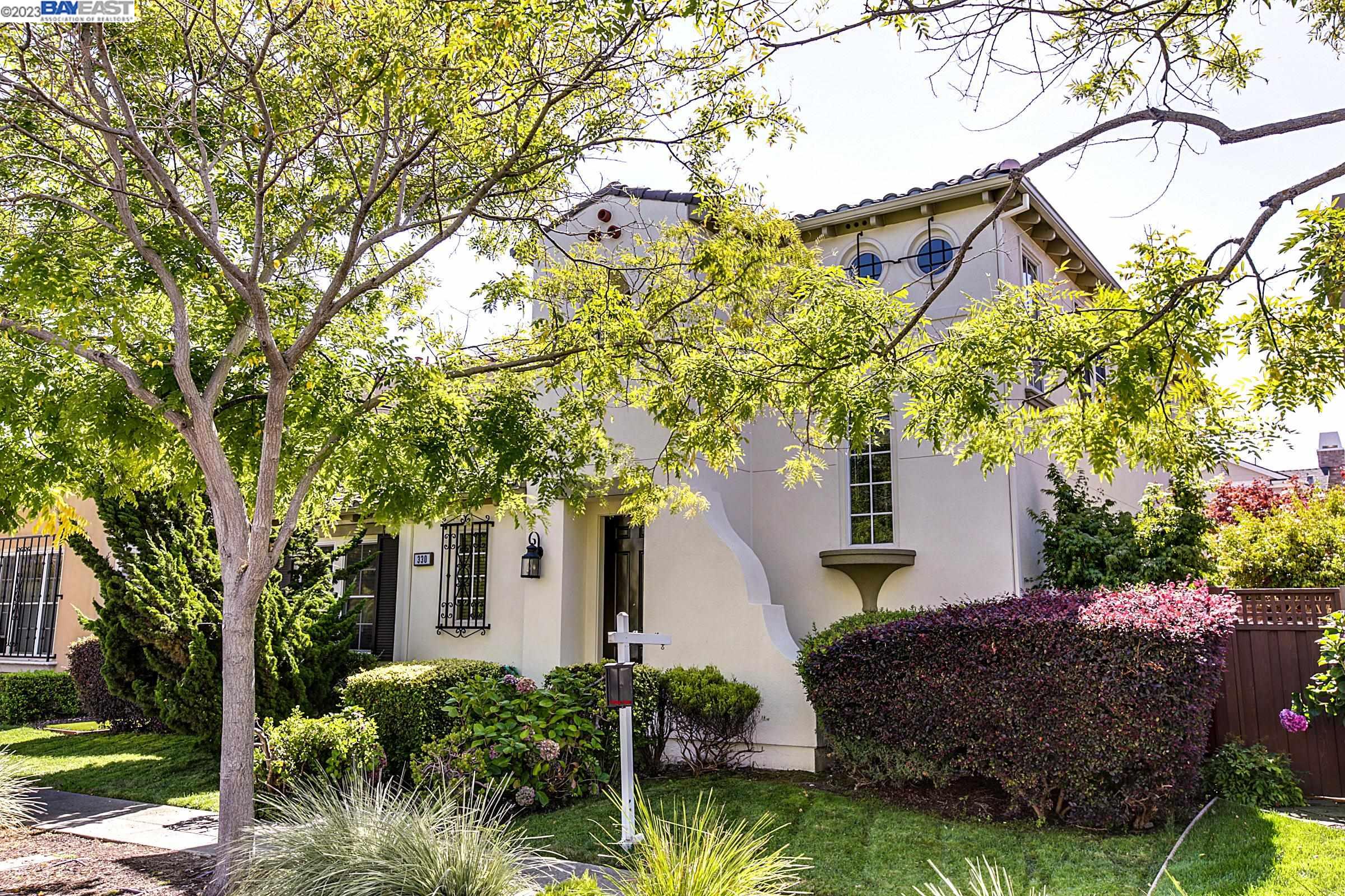 Detail Gallery Image 1 of 1 For 330 Bryant Ave, Alameda,  CA 94501 - 4 Beds | 3 Baths