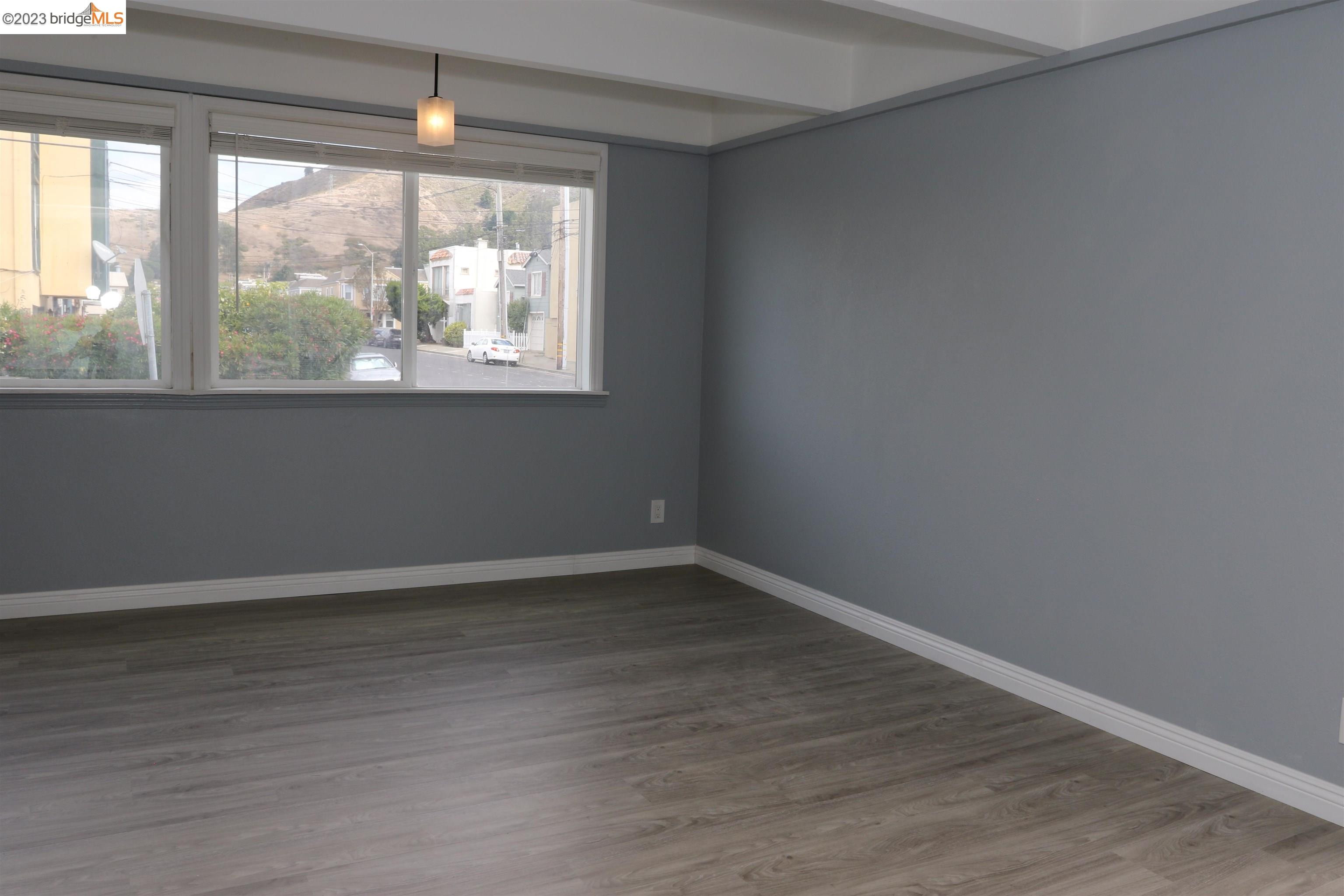 Detail Gallery Image 5 of 33 For 71 Chester St #2,  Daly City,  CA 94014 - 2 Beds | 1/1 Baths
