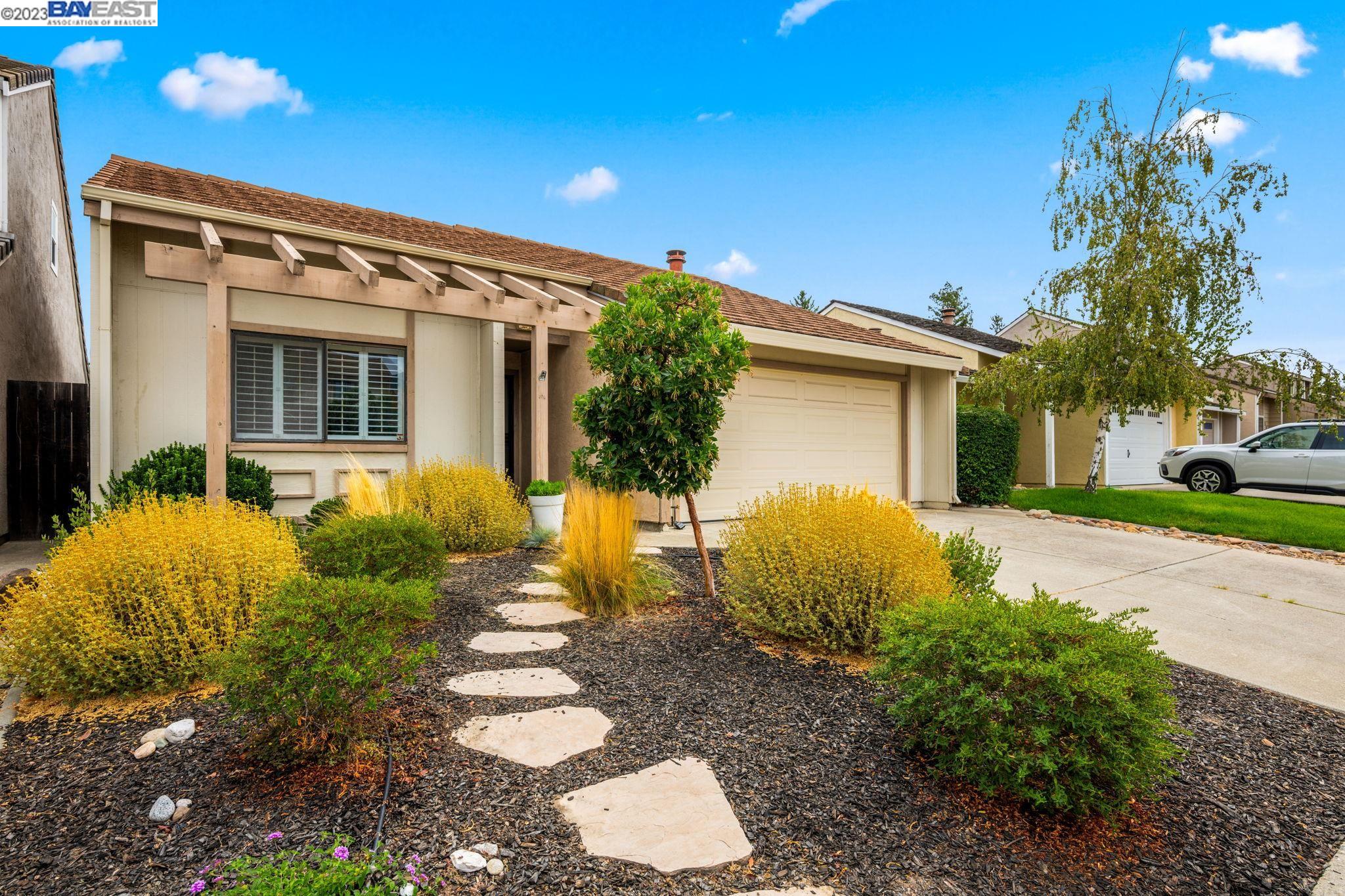 Detail Gallery Image 1 of 1 For 218 Tomas Way, Pleasanton,  CA 94566 - 3 Beds | 2 Baths