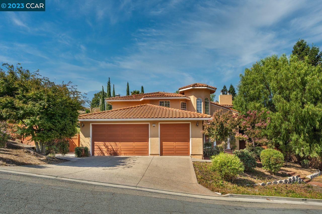 Detail Gallery Image 1 of 1 For 1065 Irwin Ct, Concord,  CA 94518 - 4 Beds | 3 Baths