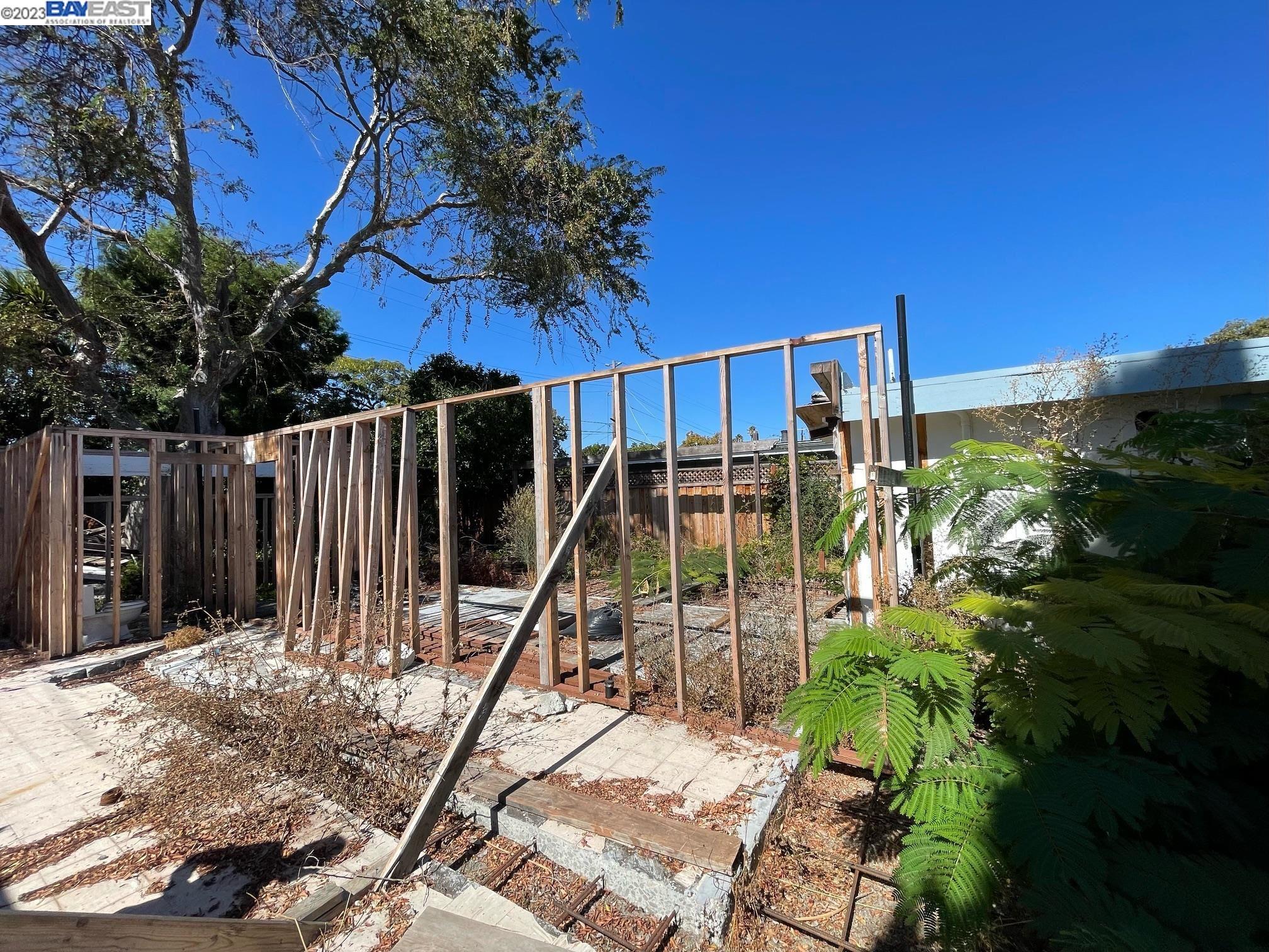 Detail Gallery Image 1 of 1 For 741 Borregas Ave, Sunnyvale,  CA 94085 - 3 Beds | 1 Baths