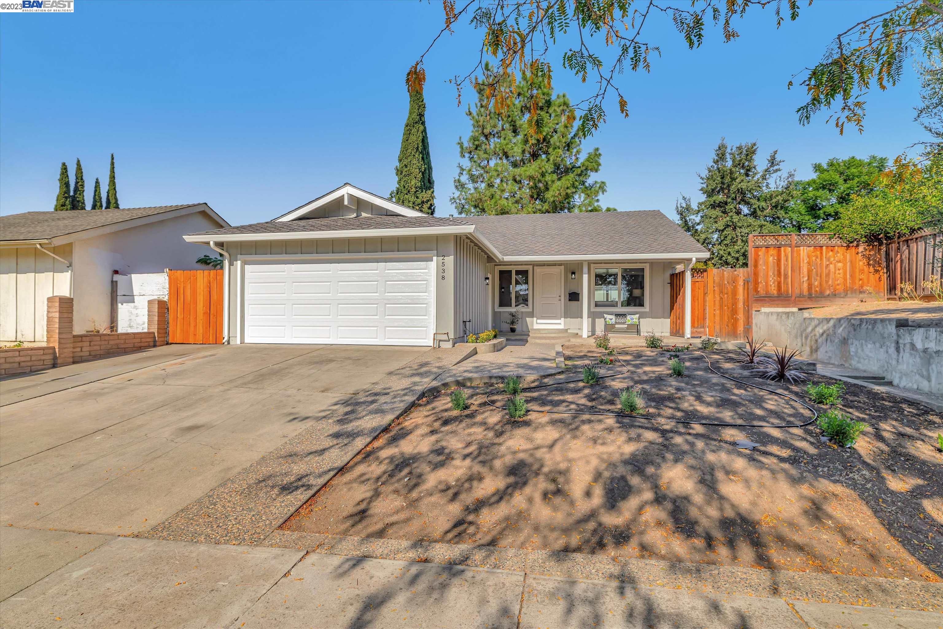 Detail Gallery Image 1 of 1 For 2538 Sugarplum Dr, San Jose,  CA 95148 - 3 Beds | 2 Baths