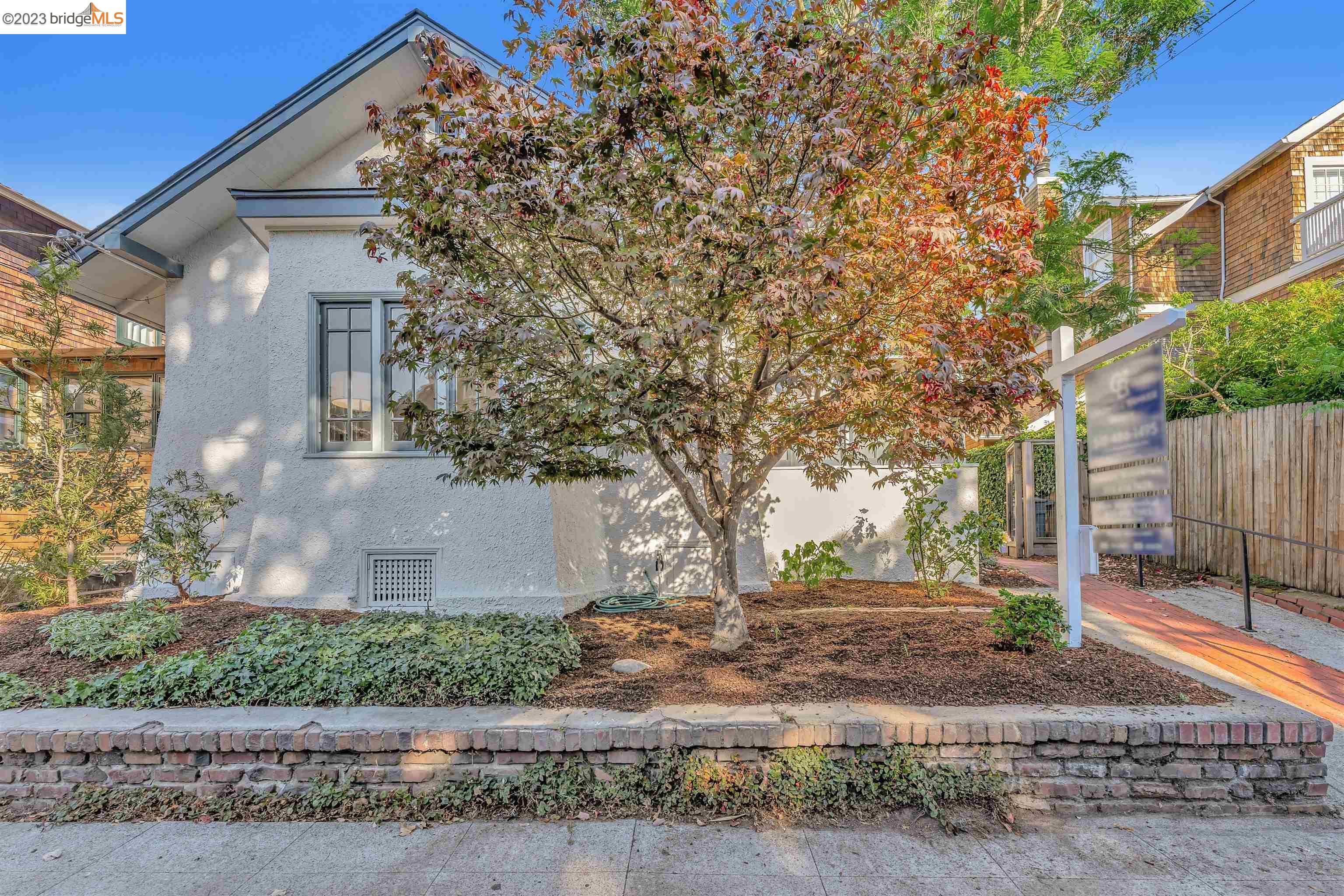 Detail Gallery Image 1 of 1 For 2945 Linden Ave, Berkeley,  CA 94705 - 4 Beds | 2 Baths