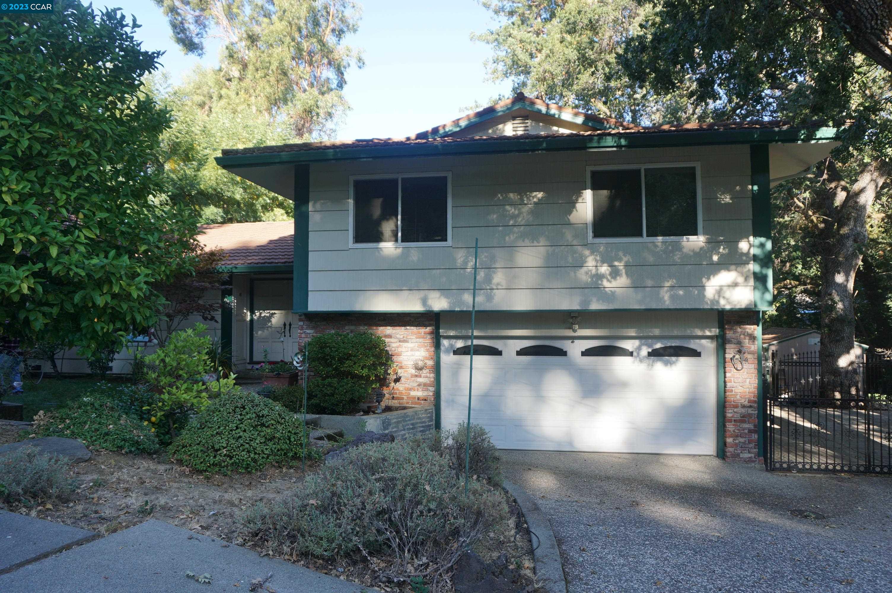 Detail Gallery Image 1 of 1 For 1995 Mohawk Drive, Pleasant Hill,  CA 94523-3125 - 3 Beds | 2/1 Baths