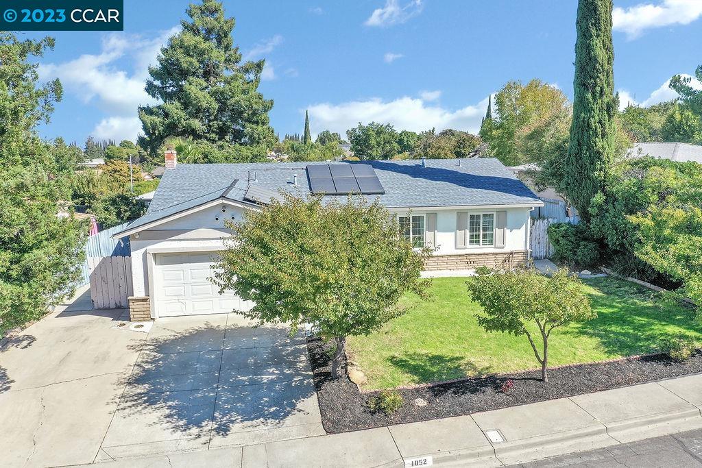 Detail Gallery Image 1 of 1 For 1052 Jewett Ave, Pittsburg,  CA 94565 - 3 Beds | 2 Baths
