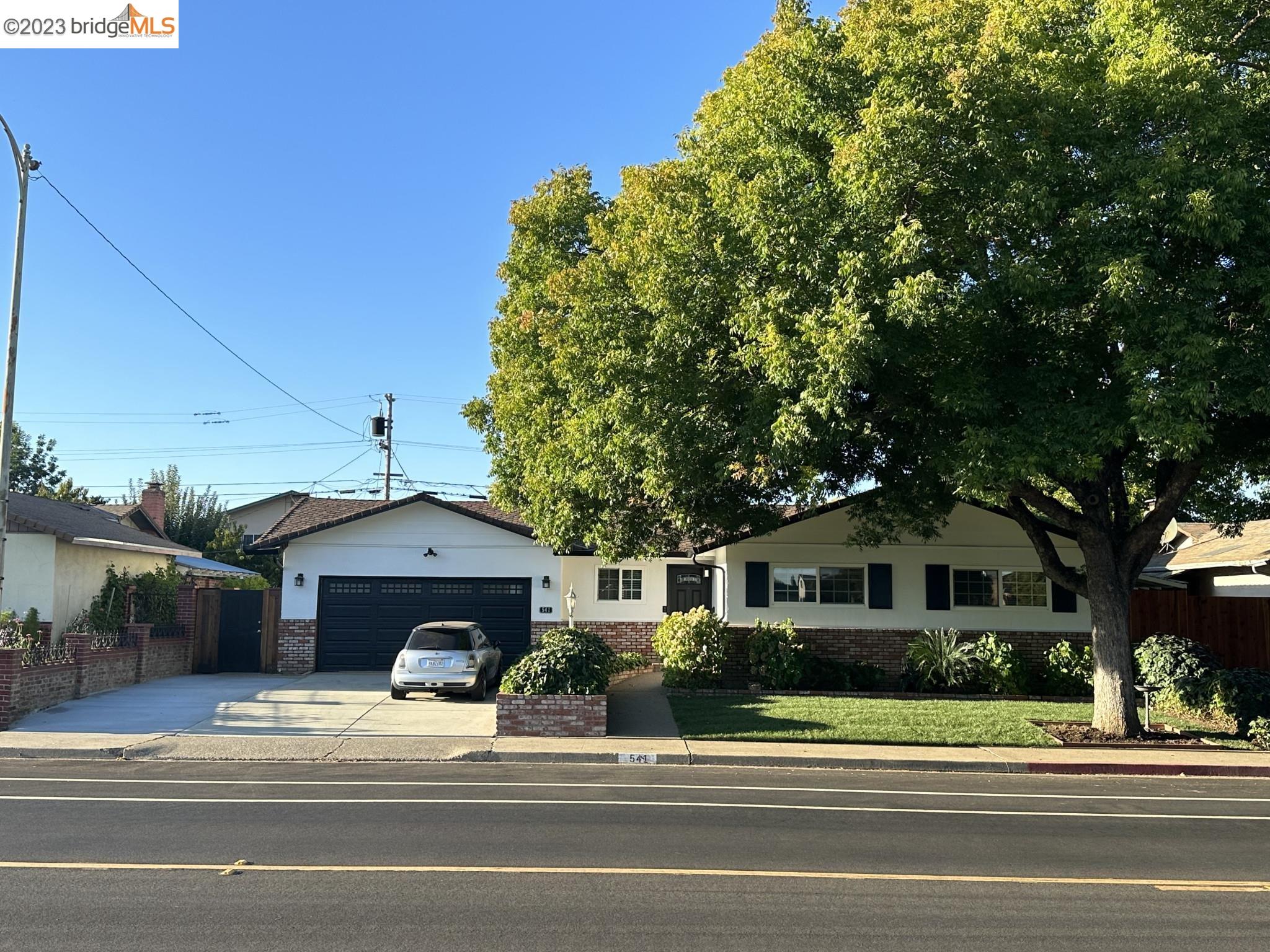 Detail Gallery Image 1 of 1 For 541 W 10th St, Gilroy,  CA 95020 - 3 Beds | 2 Baths