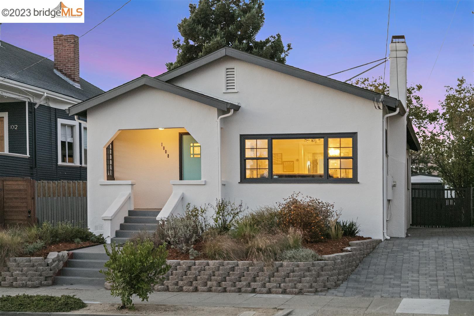 Detail Gallery Image 1 of 1 For 1008 63rd St, Oakland,  CA 94608 - 2 Beds | 1 Baths