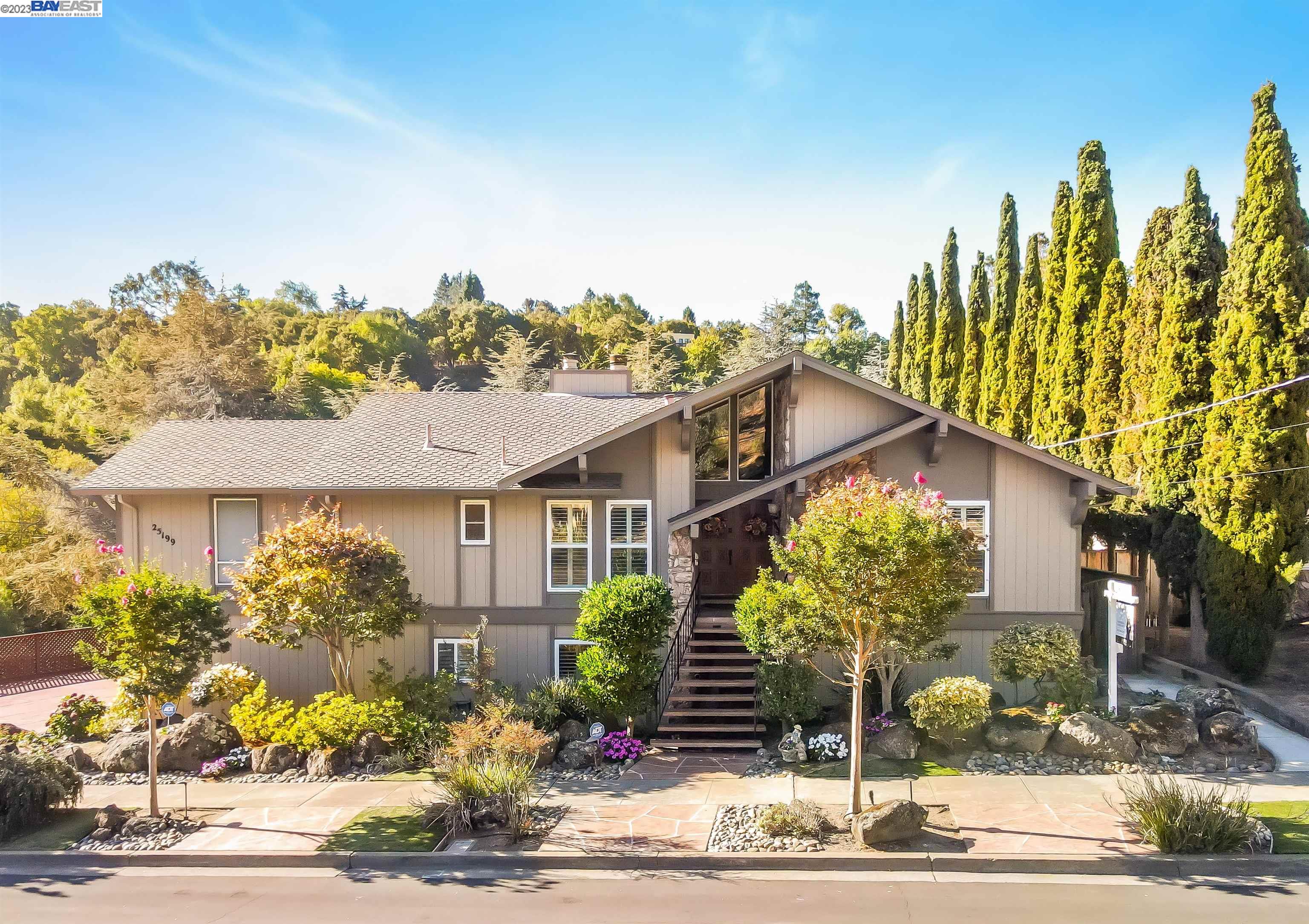 Detail Gallery Image 1 of 1 For 25199 Campus Dr, Hayward,  CA 94542 - 4 Beds | 3 Baths