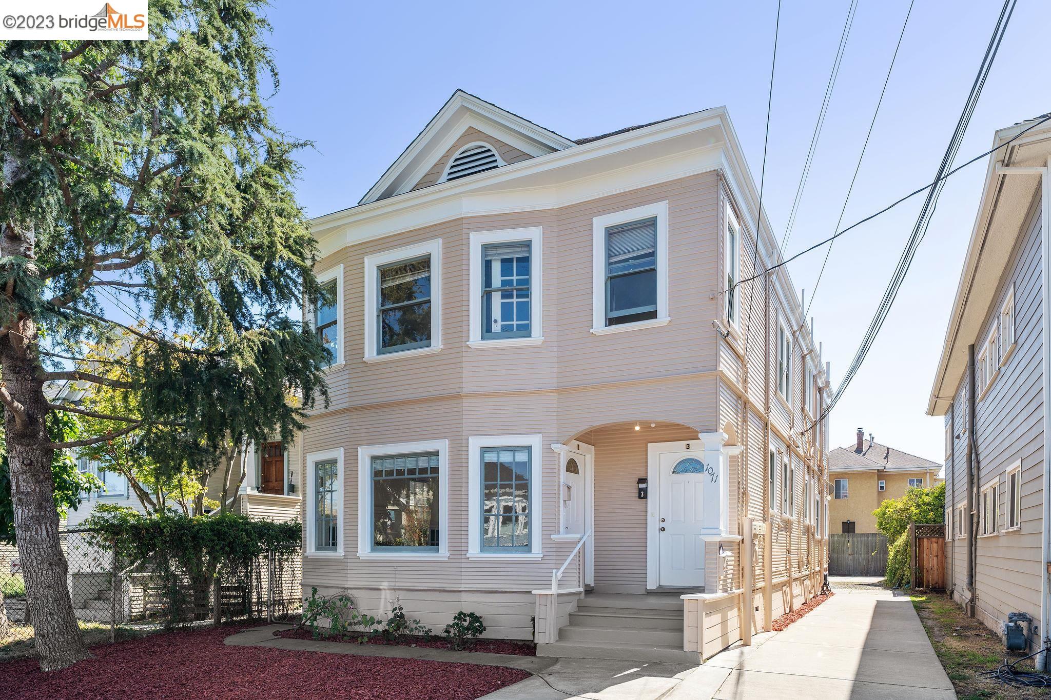 Detail Gallery Image 1 of 1 For 1071 57th St, Oakland,  CA 94608 - – Beds | – Baths