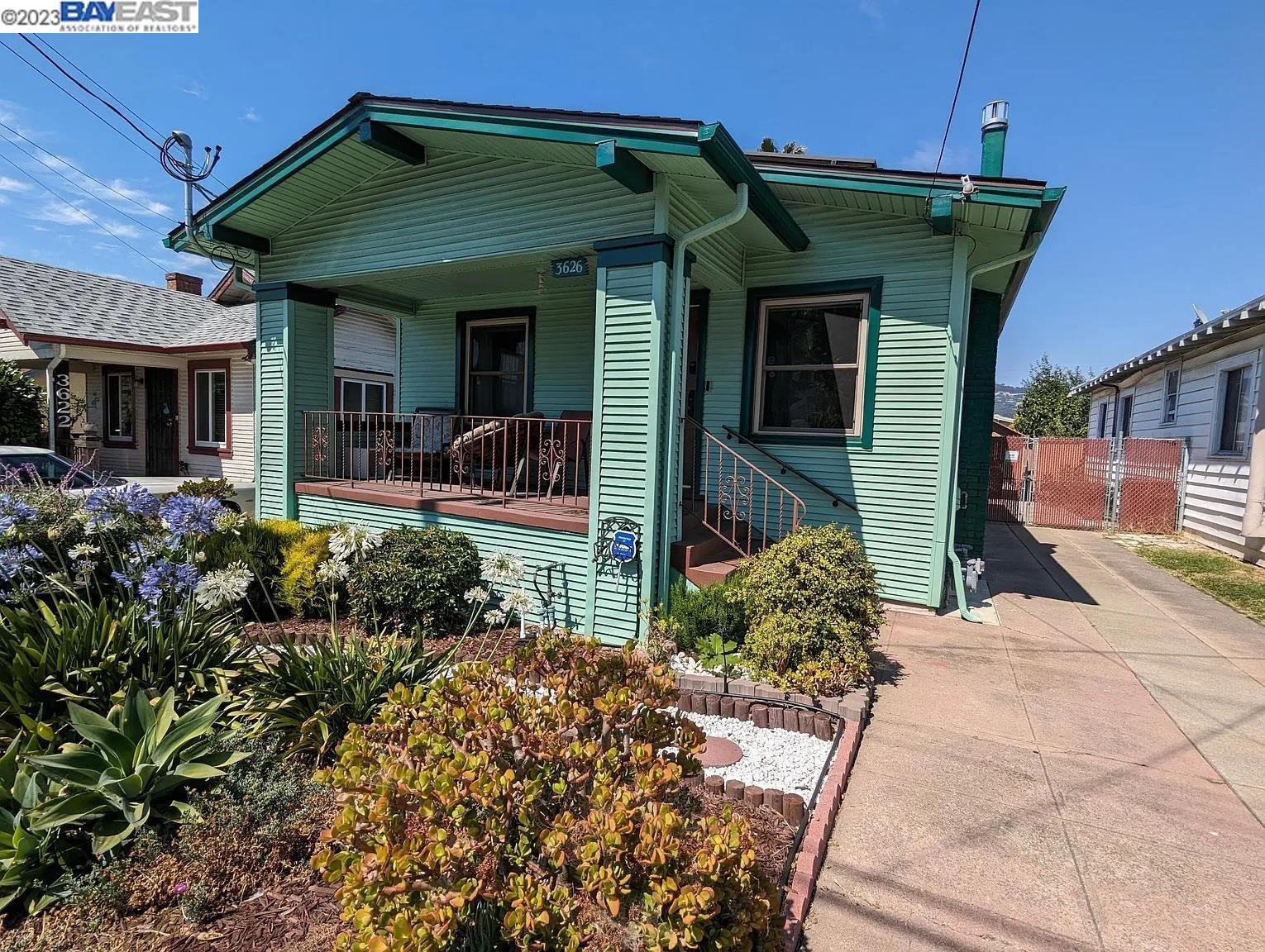 Detail Gallery Image 1 of 1 For 3626 Lyon Ave, Oakland,  CA 94601 - 2 Beds | 1 Baths