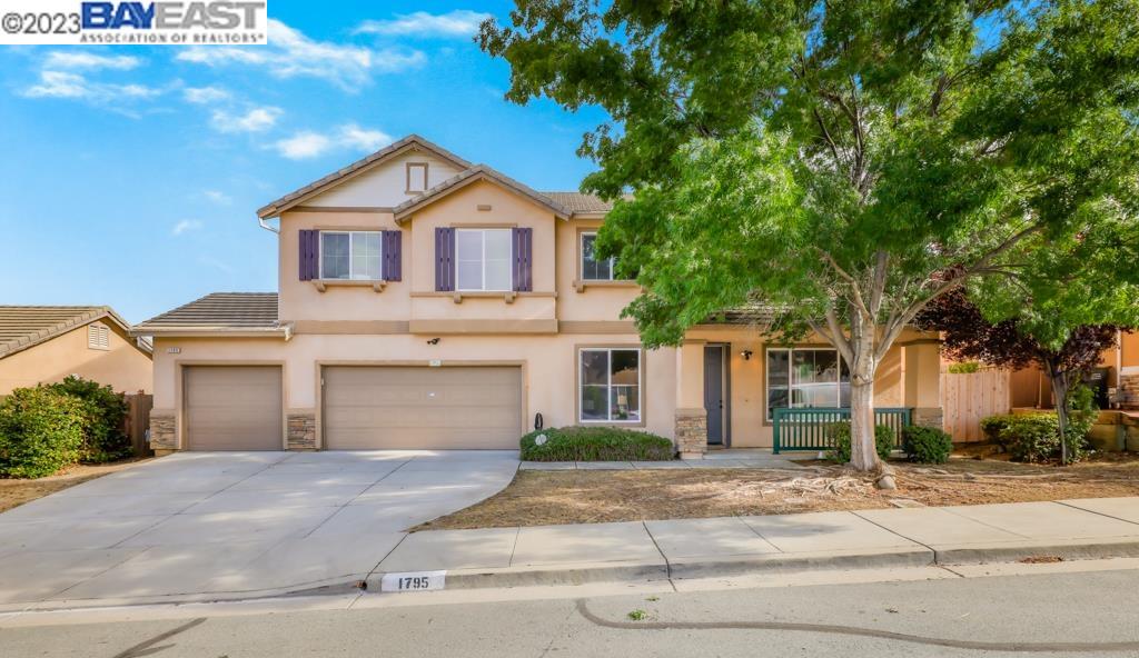 Detail Gallery Image 1 of 1 For 1795 Meadows Ave, Pittsburg,  CA 94565 - 4 Beds | 3 Baths