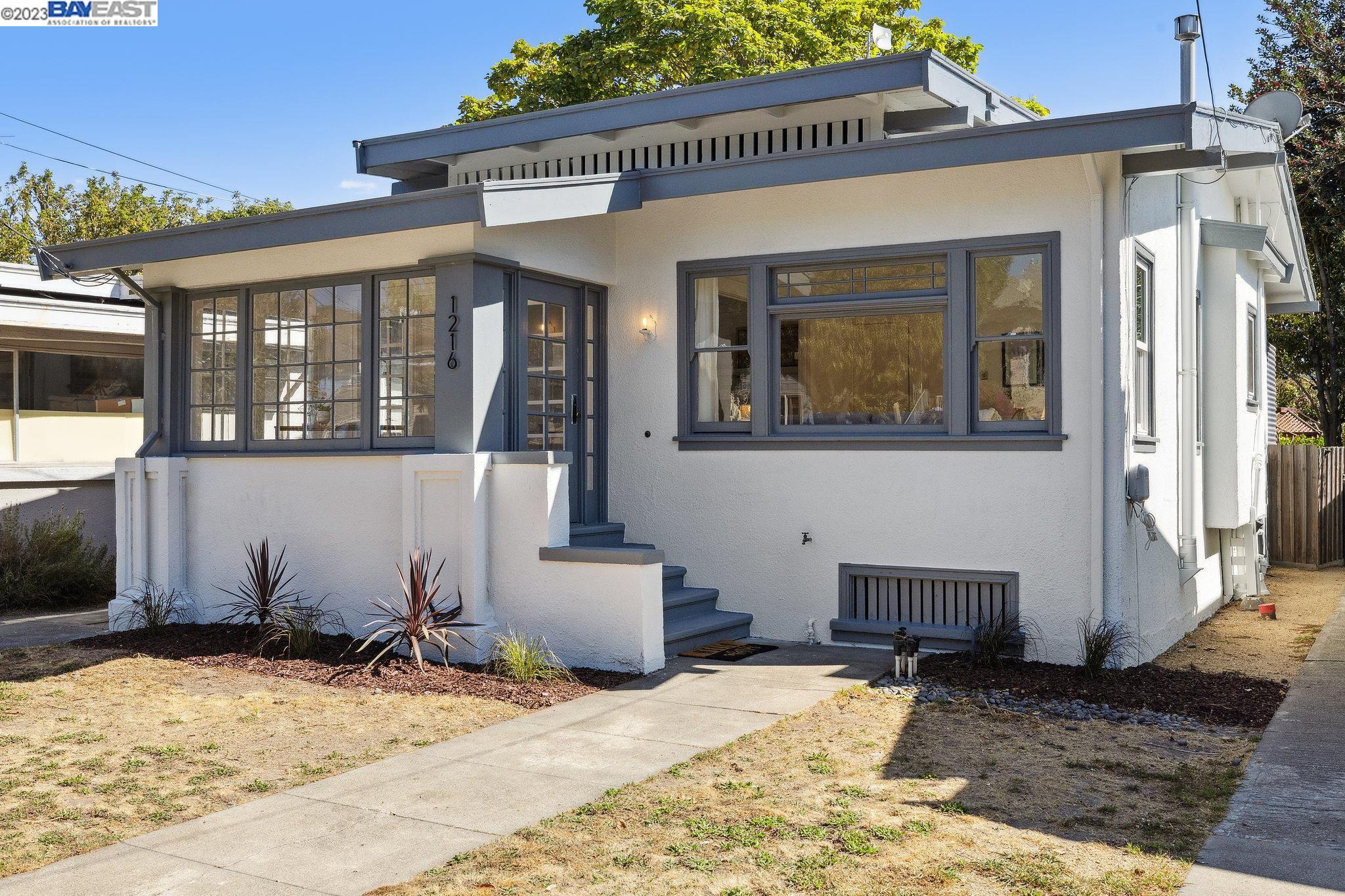 Detail Gallery Image 1 of 1 For 1216 Pearl St, Alameda,  CA 94501 - 2 Beds | 1/1 Baths