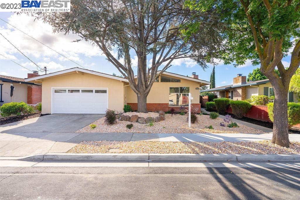 Detail Gallery Image 1 of 1 For 1333 Juniper St, Livermore,  CA 94551 - 3 Beds | 2 Baths