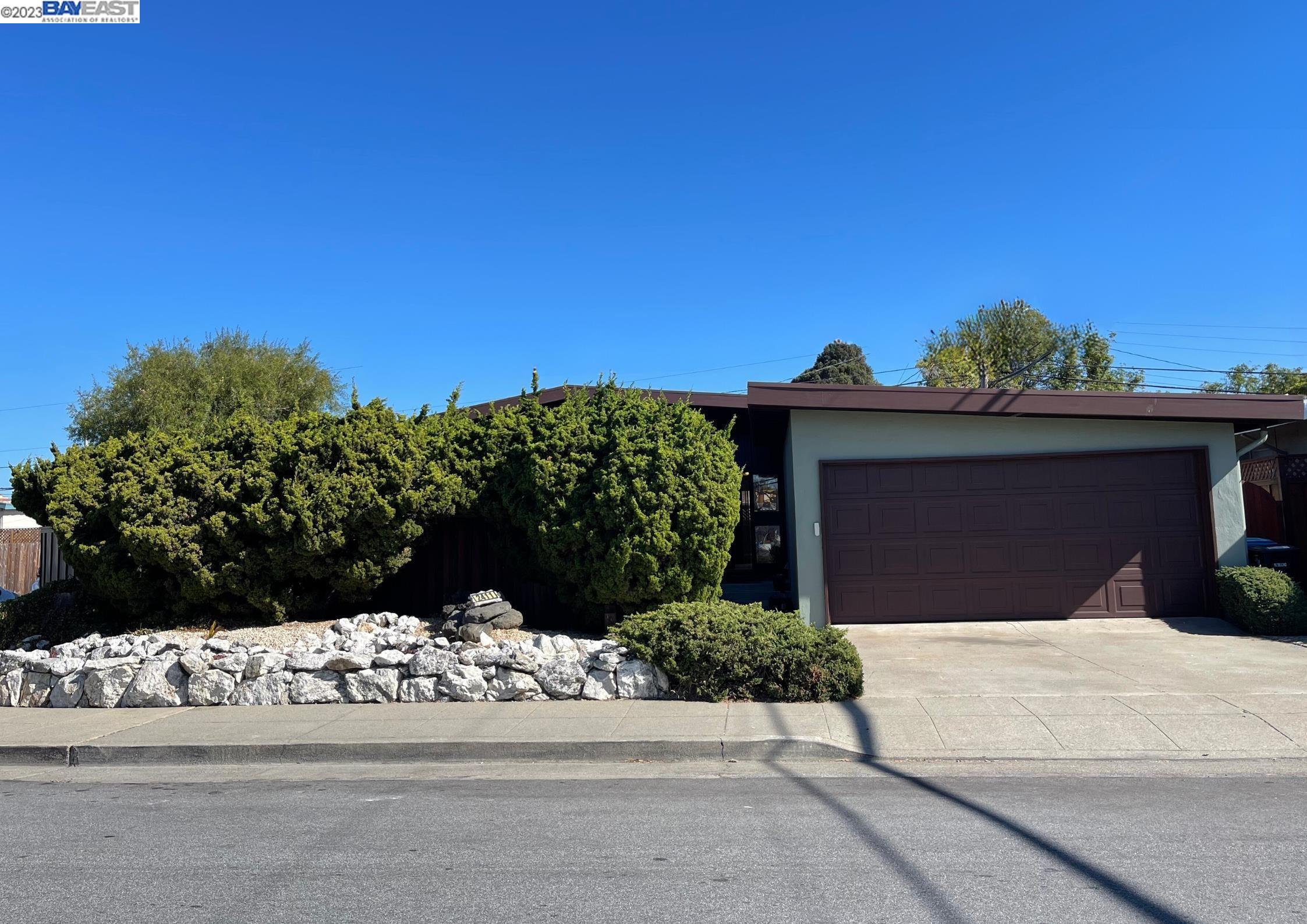 Detail Gallery Image 1 of 1 For 2411 Holland St, San Mateo,  CA 94403 - 3 Beds | 2 Baths