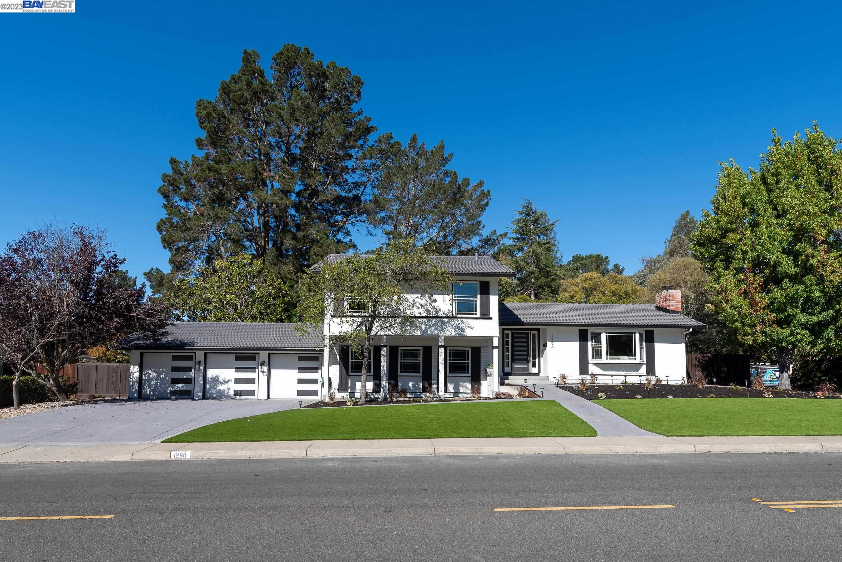 Detail Gallery Image 1 of 1 For 1290 Larch Ave, Moraga,  CA 94556 - 4 Beds | 3 Baths