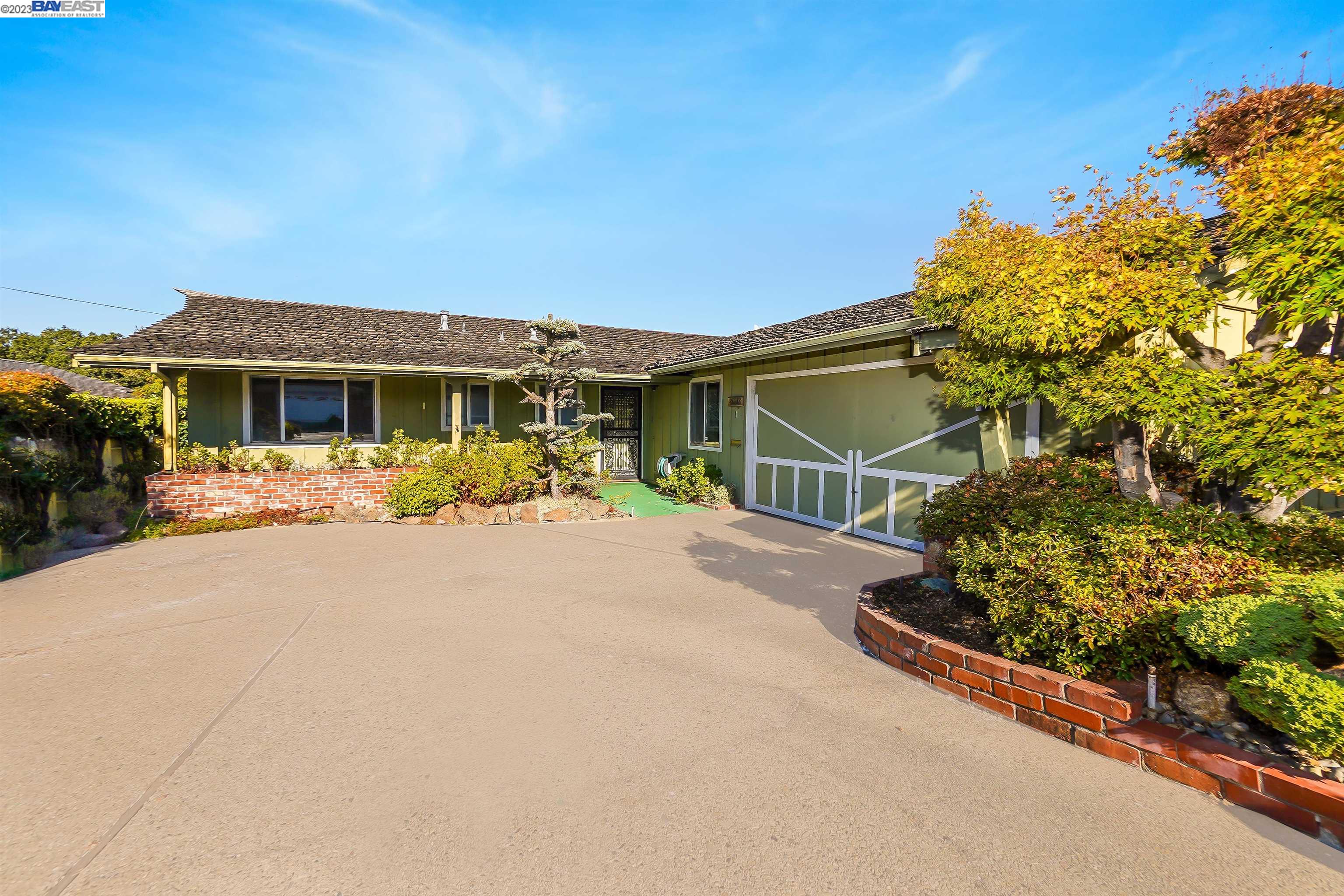 Detail Gallery Image 1 of 1 For 21638 Gail Dr, Castro Valley,  CA 94546 - 3 Beds | 2 Baths