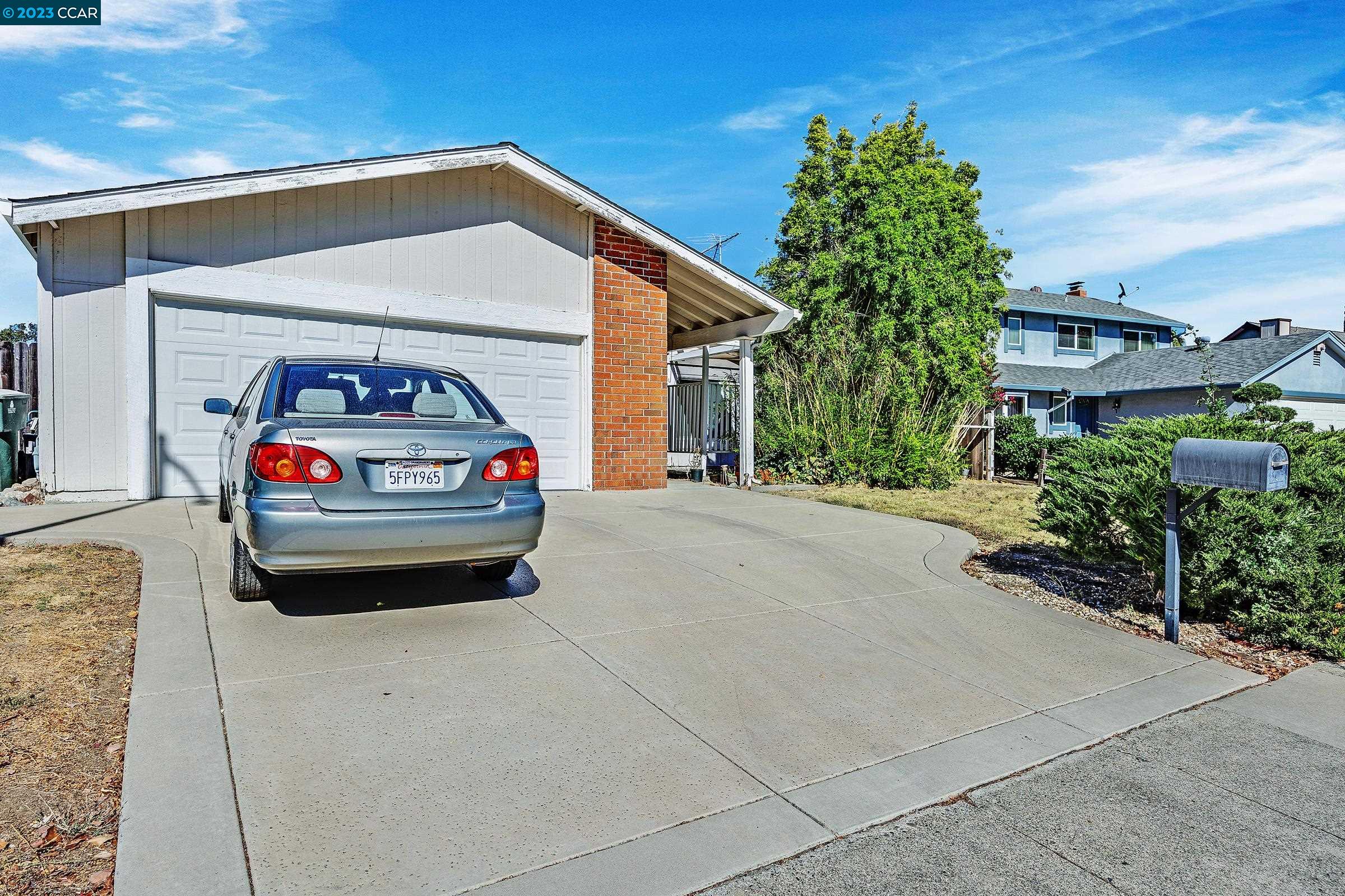 Detail Gallery Image 1 of 1 For 213 Woodhaven Dr, Vacaville,  CA 95687 - 4 Beds | 2 Baths