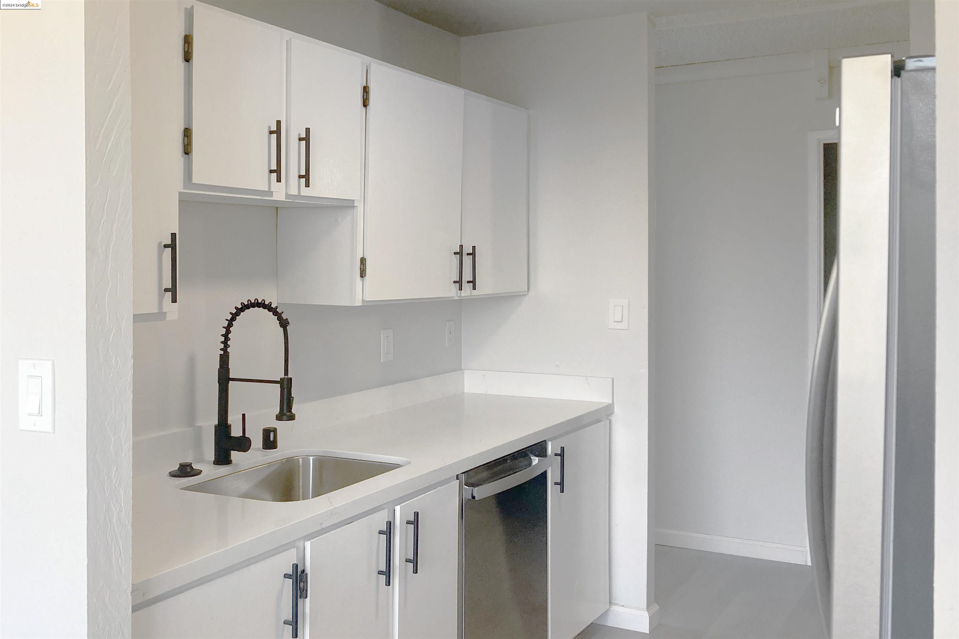 Detail Gallery Image 14 of 25 For 555 Pierce St #1510,  Albany,  CA 94706 - 2 Beds | 2 Baths