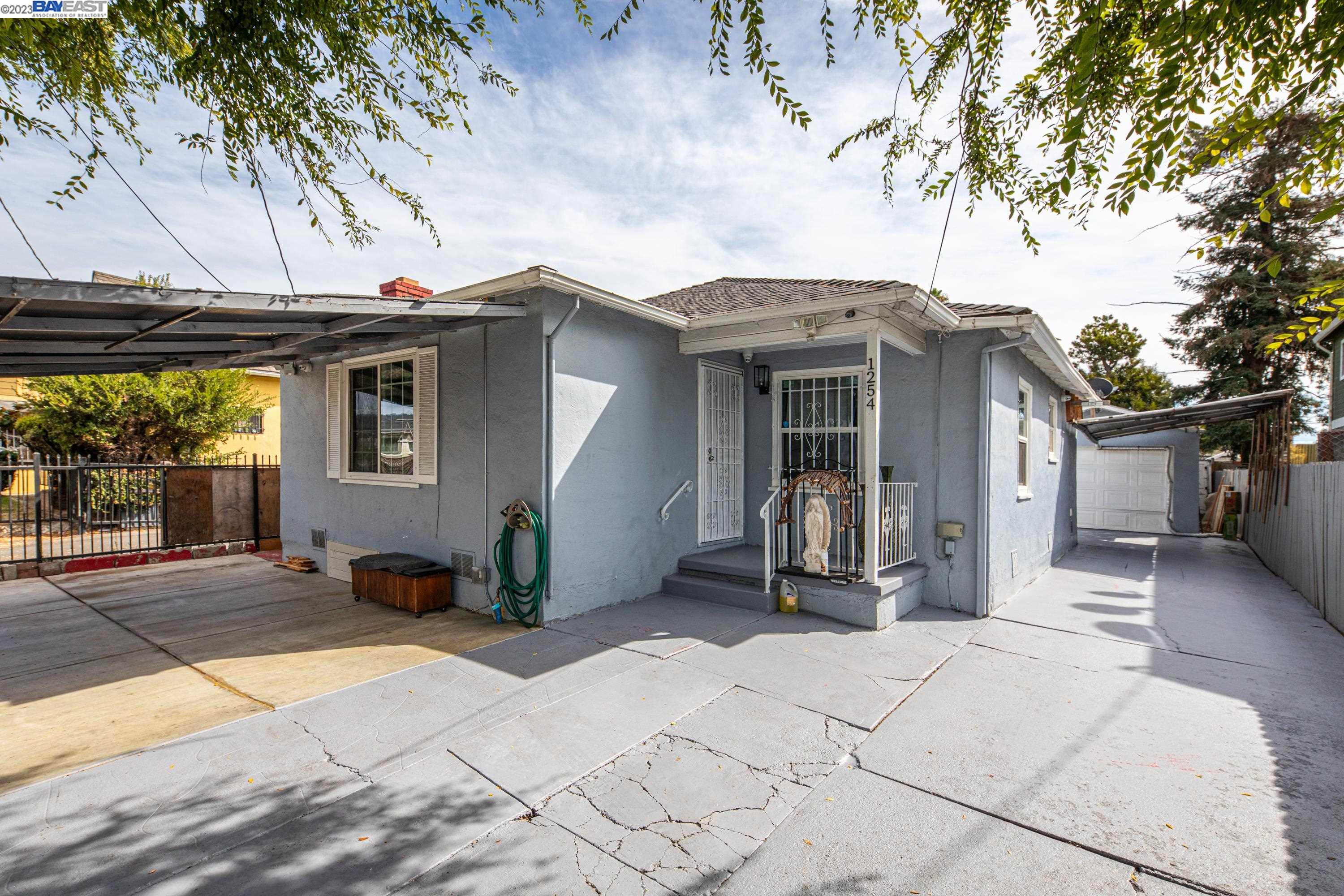Detail Gallery Image 1 of 1 For 1254 79th Ave, Oakland,  CA 94621 - 2 Beds | 1 Baths