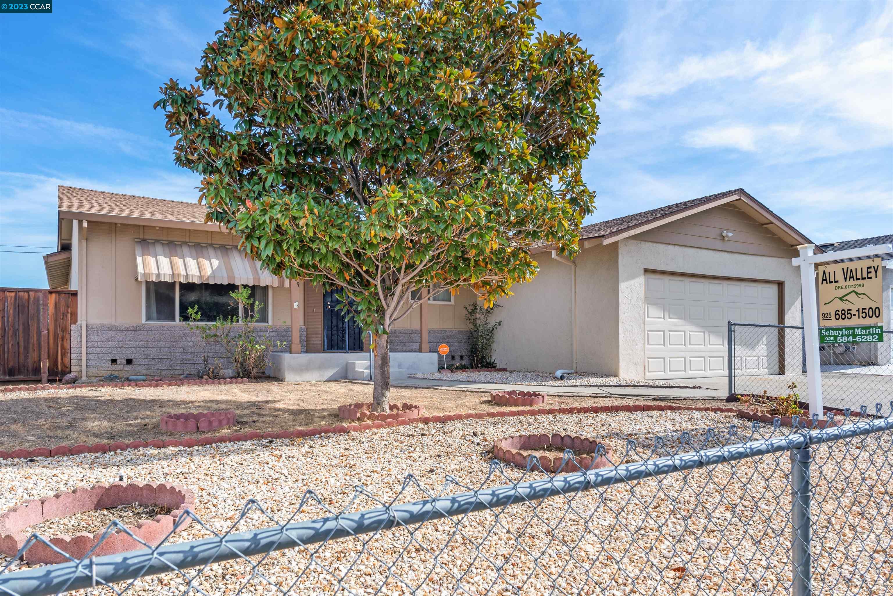 Detail Gallery Image 1 of 1 For 2809 Vista Way, Antioch,  CA 94509 - 3 Beds | 2 Baths