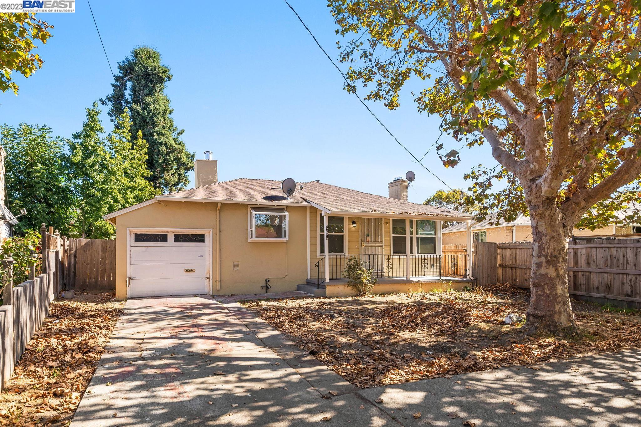 Detail Gallery Image 1 of 1 For 608 Almanza Dr, Oakland,  CA 94603 - 2 Beds | 1 Baths