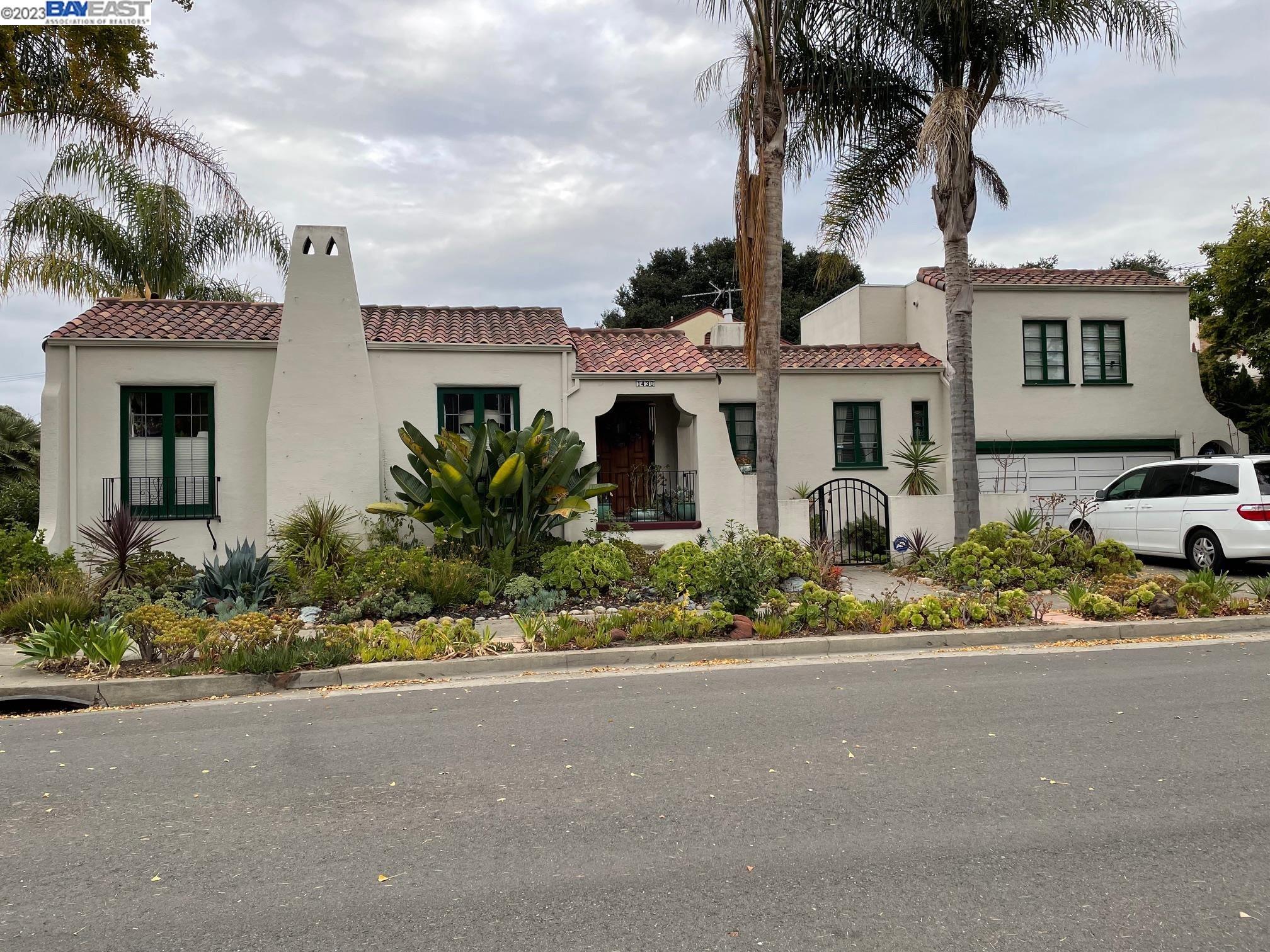 Detail Gallery Image 1 of 1 For 1430 Grove St, Alameda,  CA 94501 - 3 Beds | 2 Baths