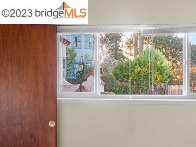 Detail Gallery Image 3 of 5 For 1936 E 27th St #D,  Oakland,  CA 94606 - 1 Beds | 1 Baths