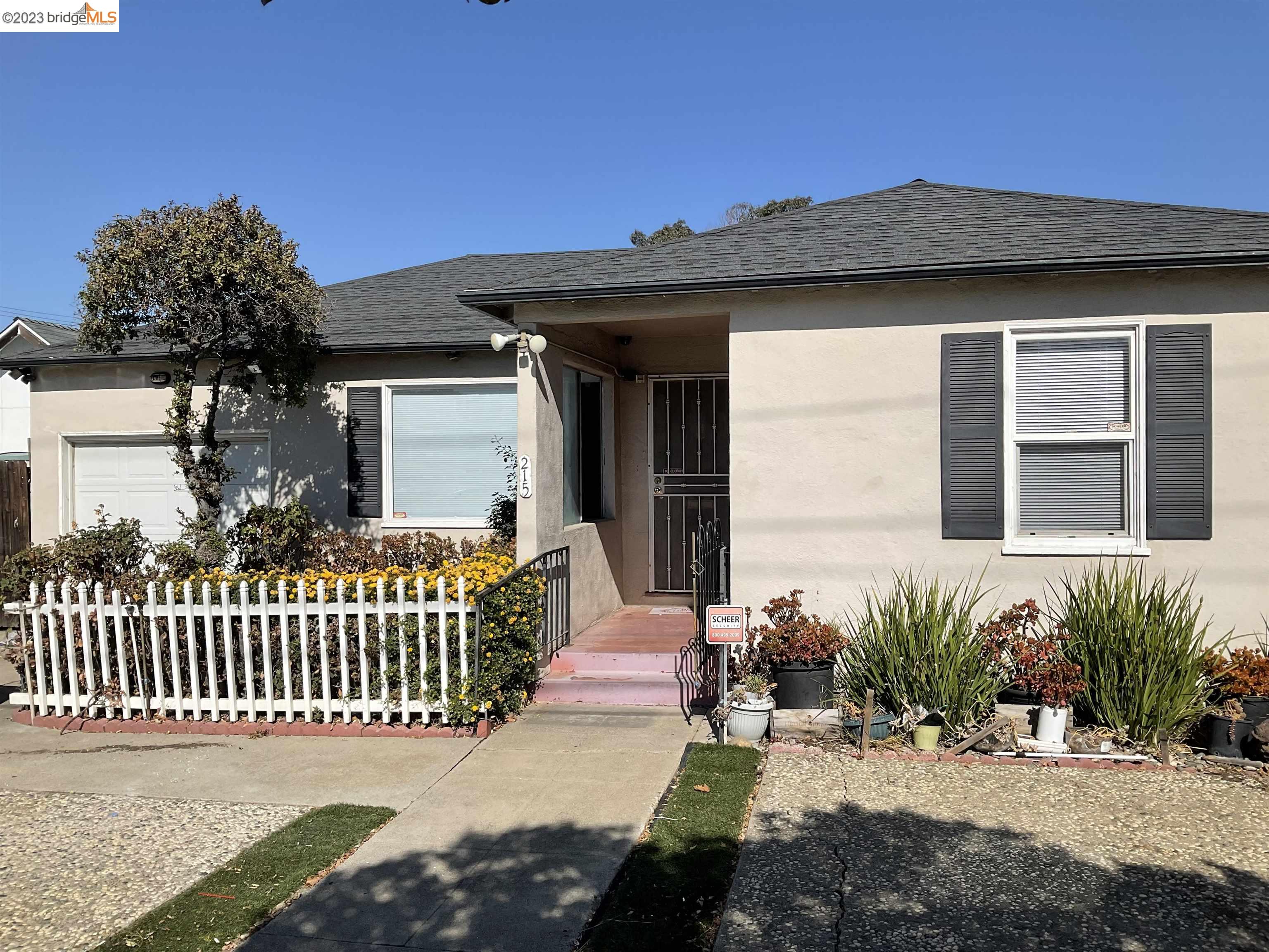 Detail Gallery Image 1 of 1 For 215 California Avenue, Pittsburg,  CA 94565 - 2 Beds | 1 Baths