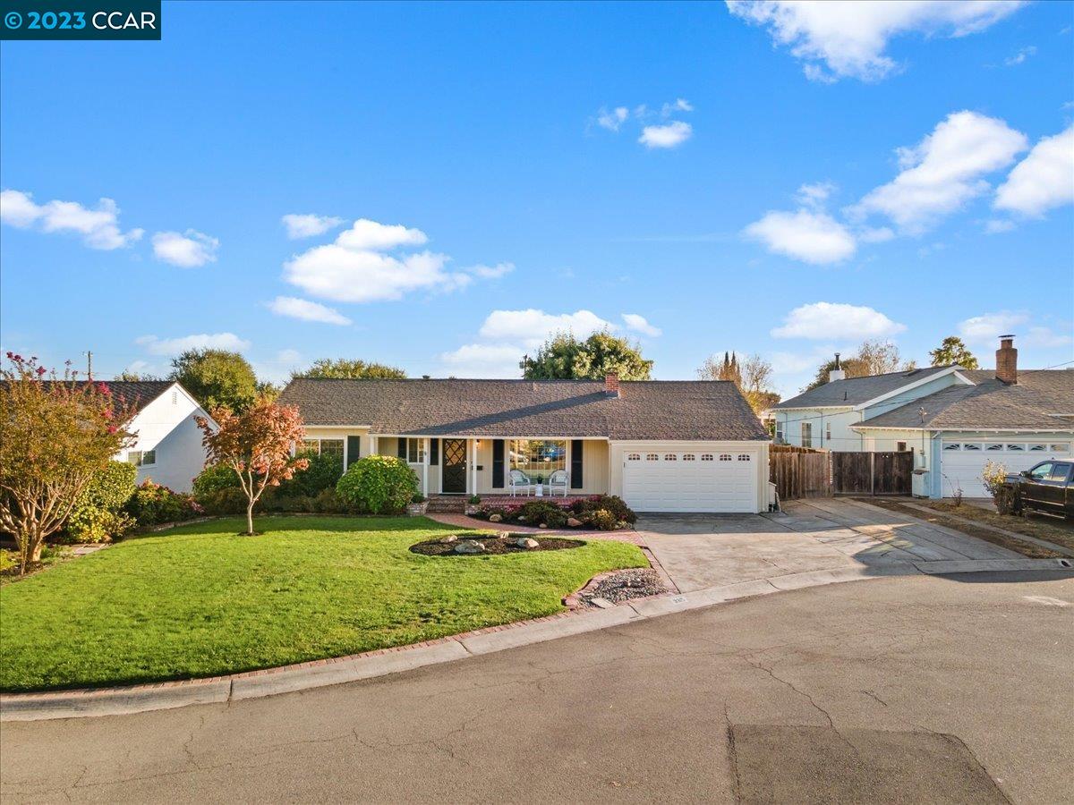 Detail Gallery Image 1 of 1 For 3315 Badding Road, Castro Valley,  CA 94546 - 4 Beds | 2 Baths