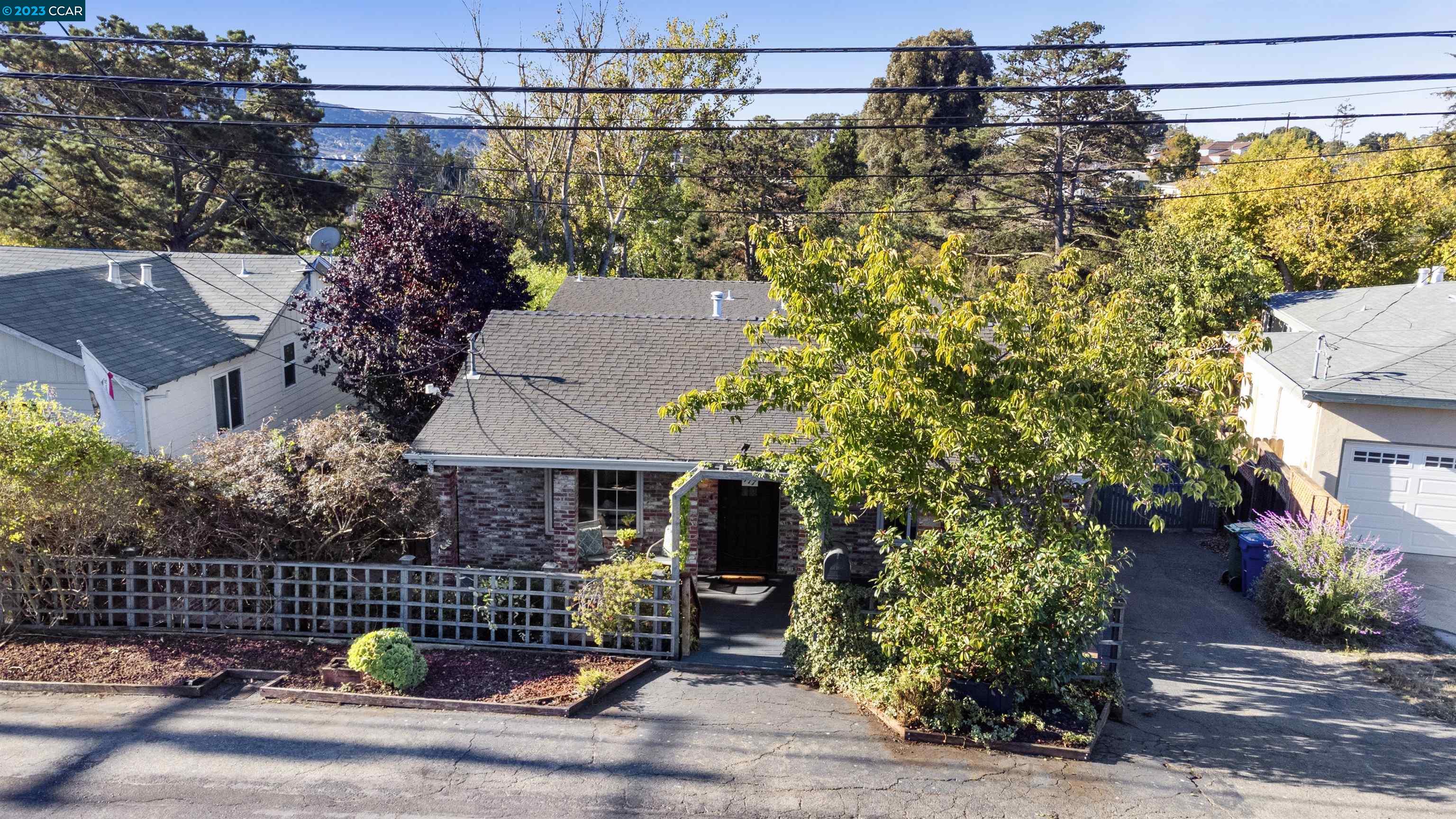 Detail Gallery Image 1 of 1 For 777 Renfrew Rd, El Sobrante,  CA 94803 - 3 Beds | 1/1 Baths