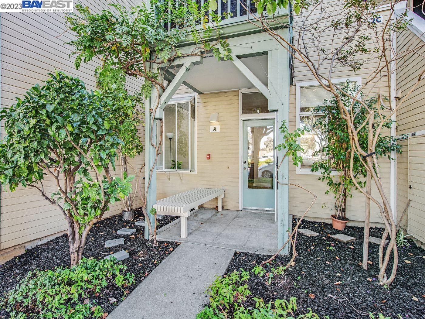 Detail Gallery Image 1 of 1 For 101 Blossom Cir Unit a, San Mateo,  CA 94403 - 1 Beds | 1 Baths
