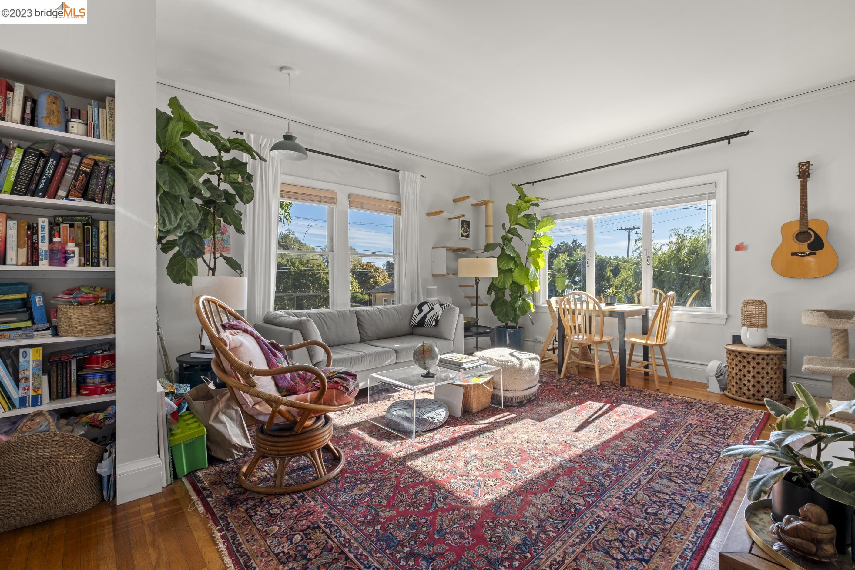 For Sale 400 Avon St, 3, Oakland, CA 94618 2 Beds / 1 Full Bath