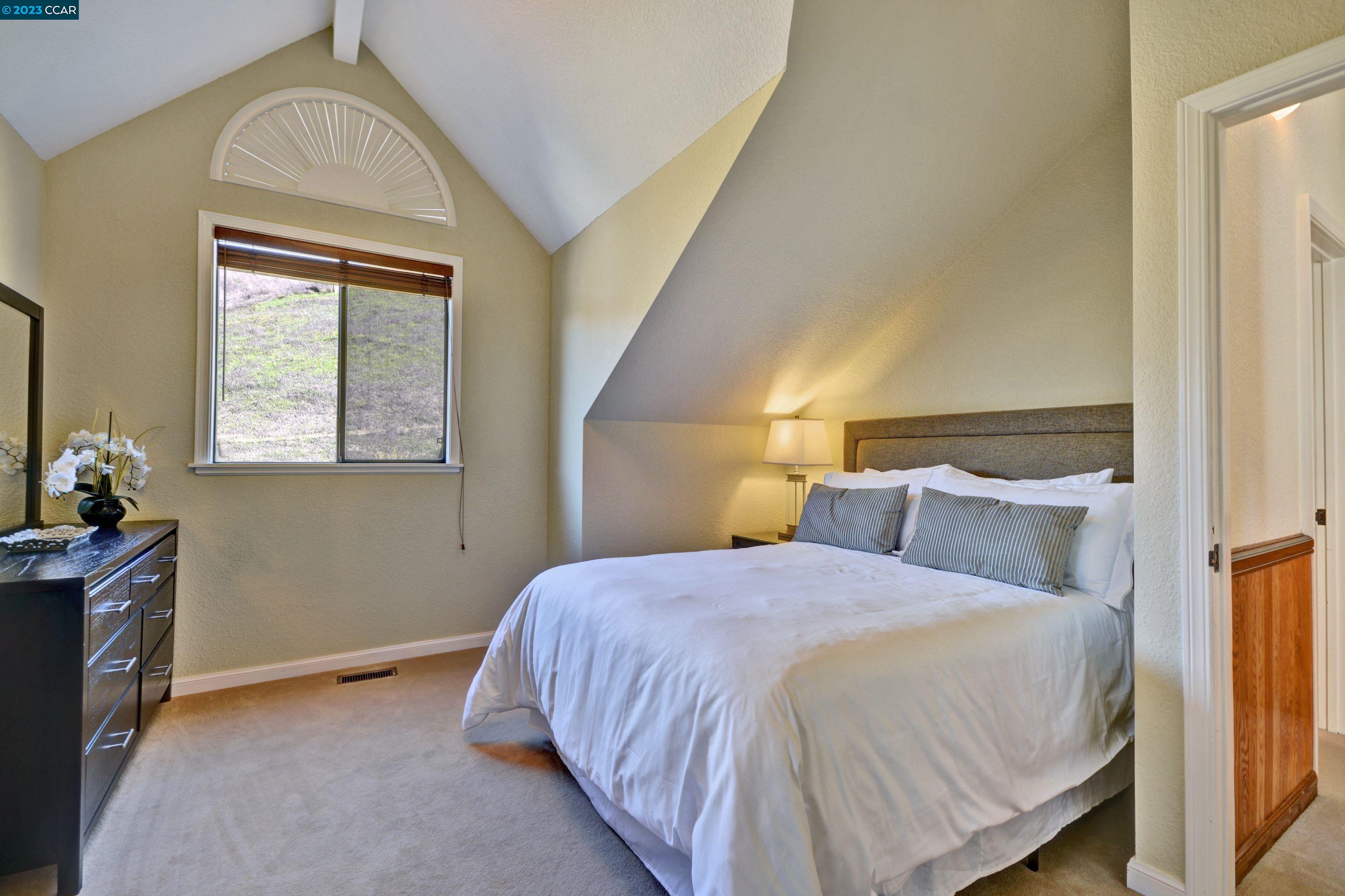 Detail Gallery Image 29 of 44 For 4134 Happy Valley Road, Orinda,  CA 94563 - 5 Beds | 5/1 Baths